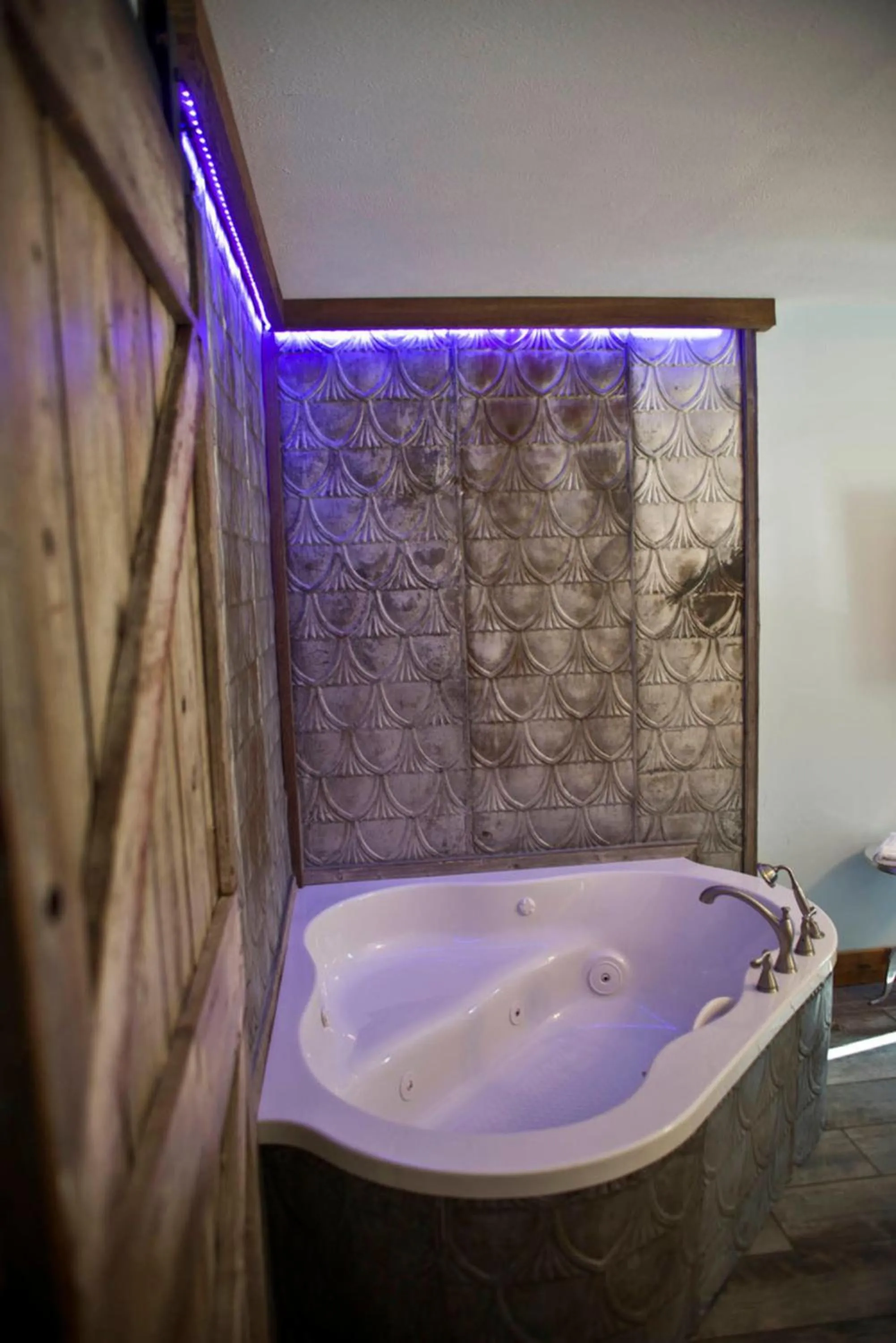 Hot Tub in Maxwell Mansion Hotel