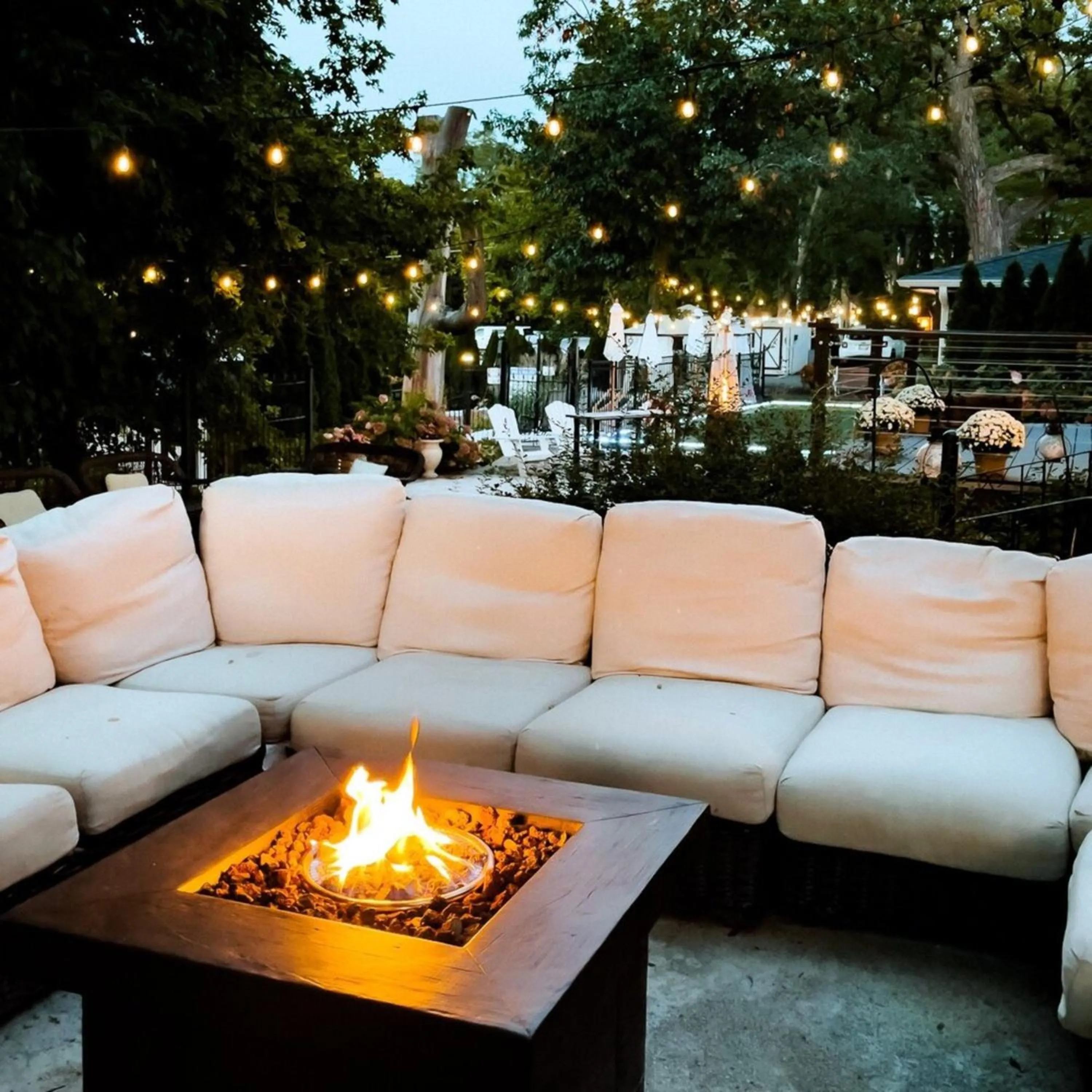 Patio in Maxwell Mansion Hotel