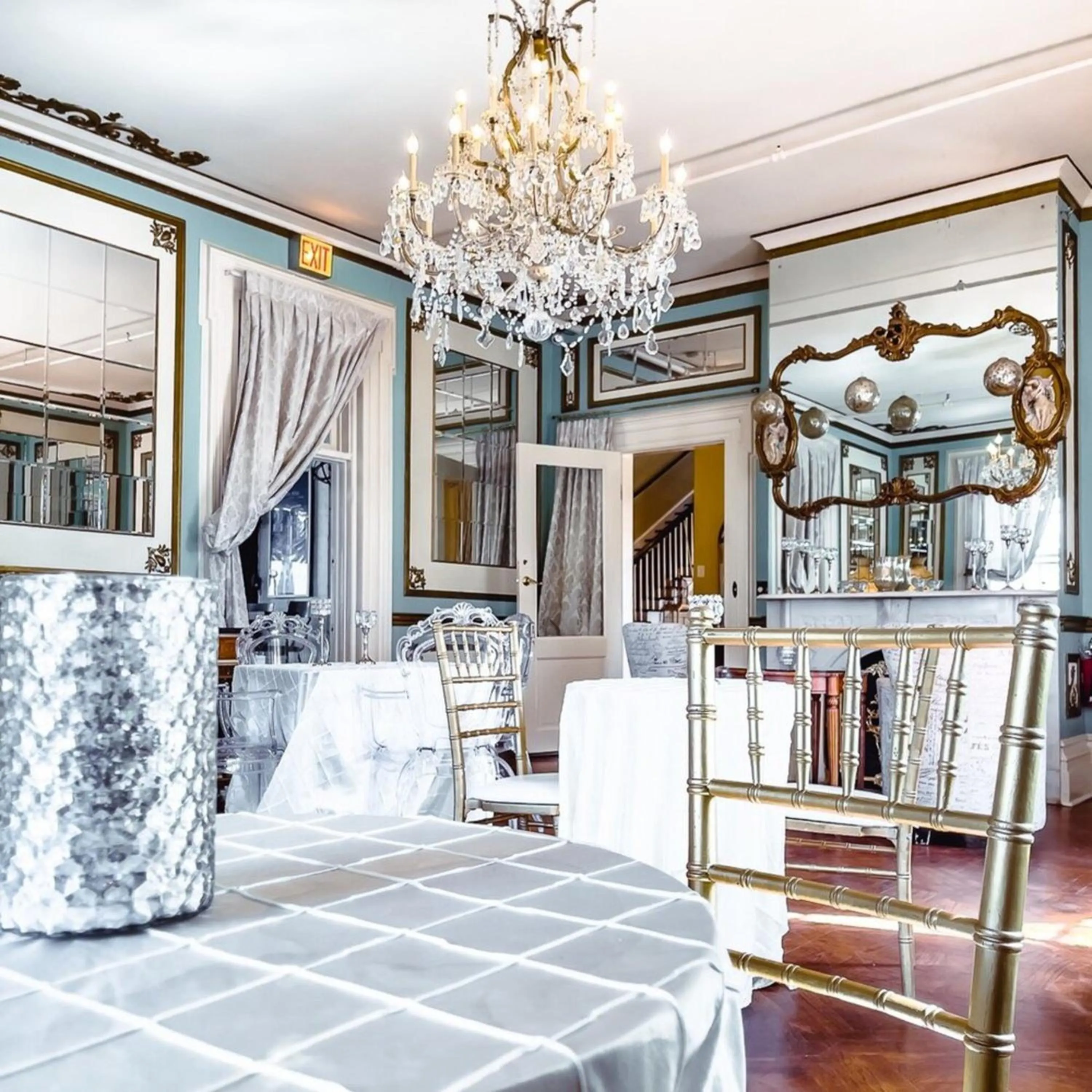 Restaurant/places to eat in Maxwell Mansion Hotel