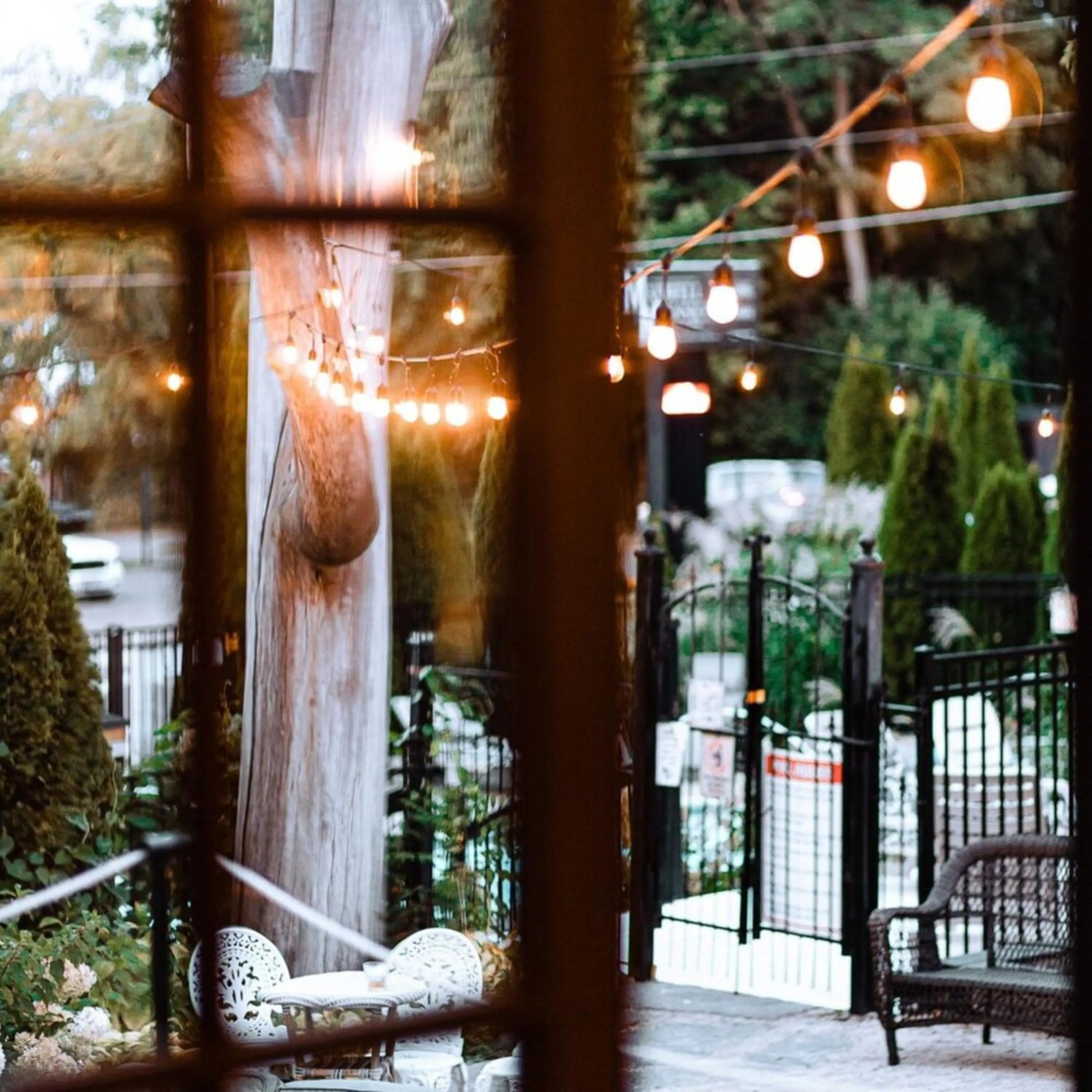 Patio in Maxwell Mansion Hotel