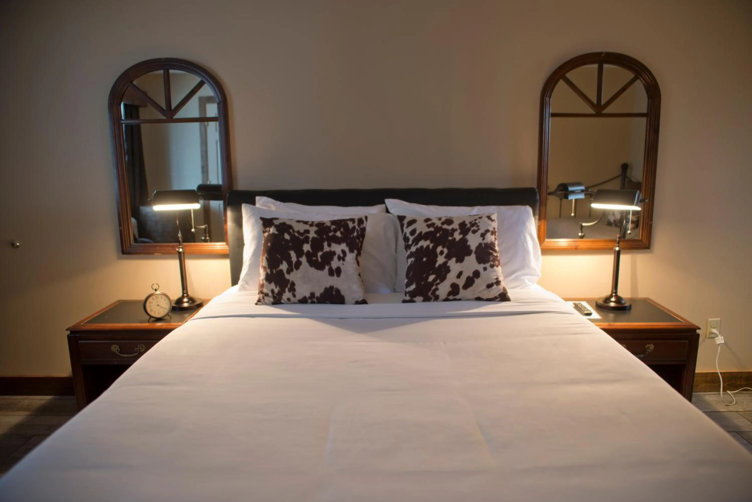 Bed in Maxwell Mansion Hotel