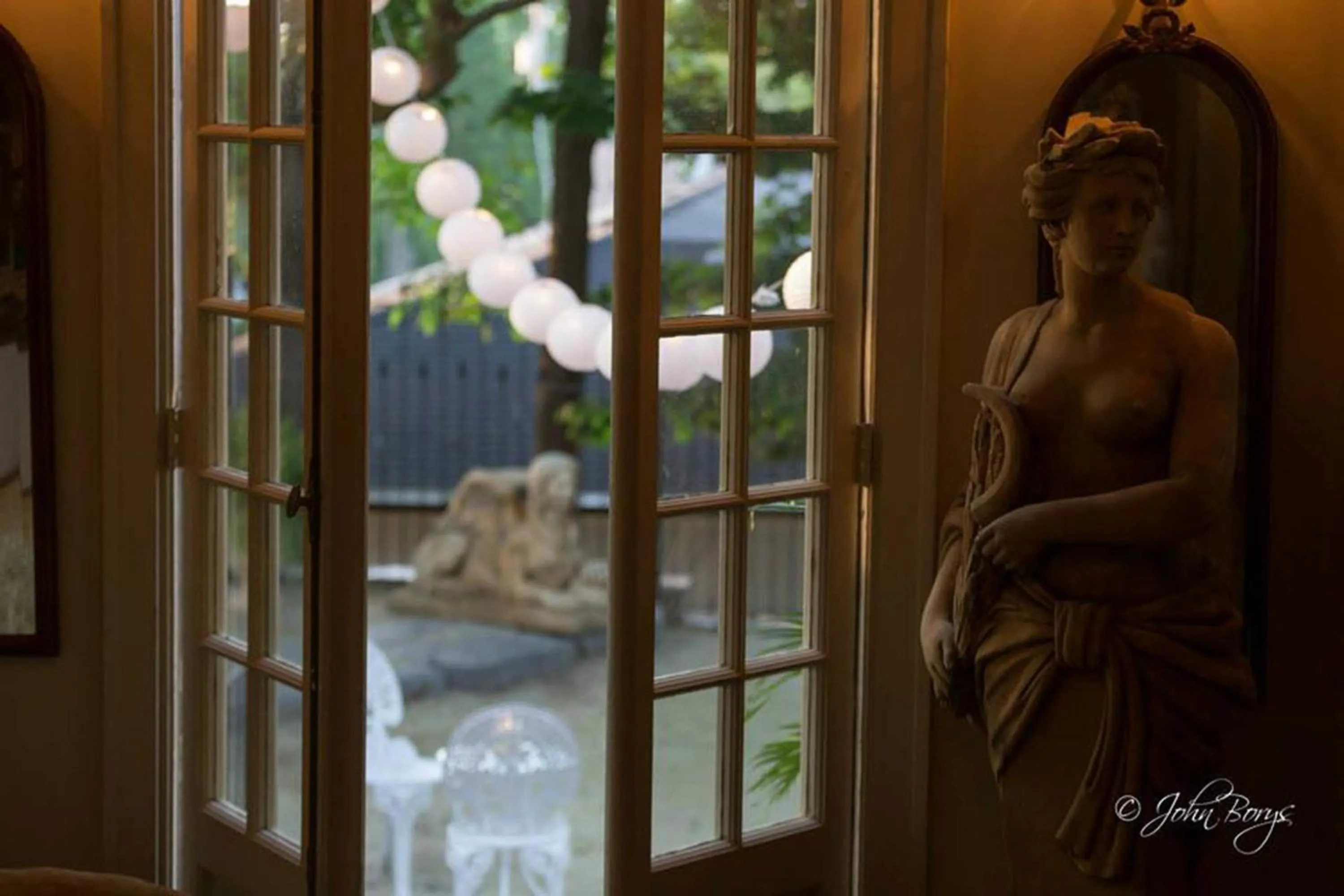 Decorative detail in Maxwell Mansion Hotel