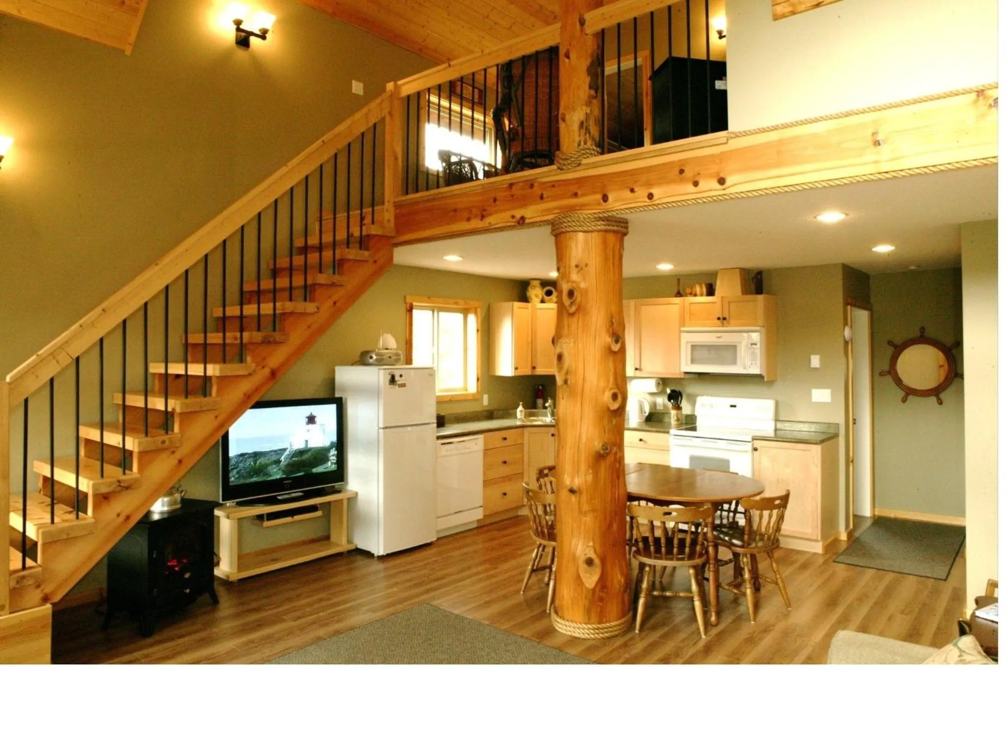 Kitchen or kitchenette in Cabins West