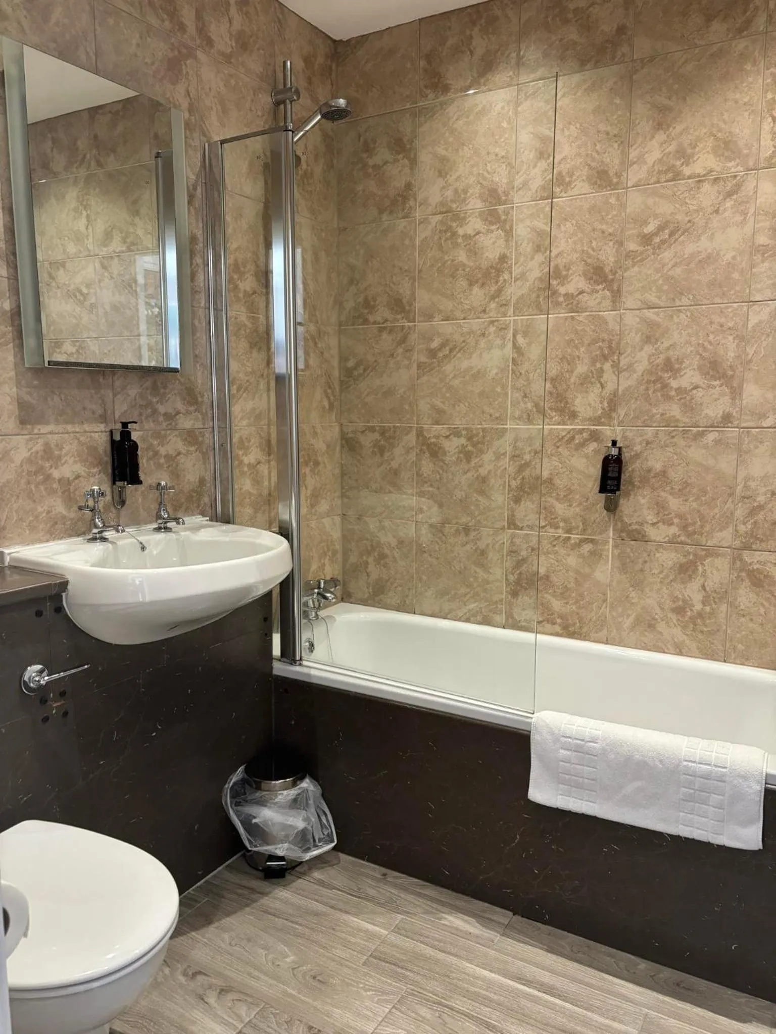 Bathroom in Royal Victoria Hotel Snowdonia