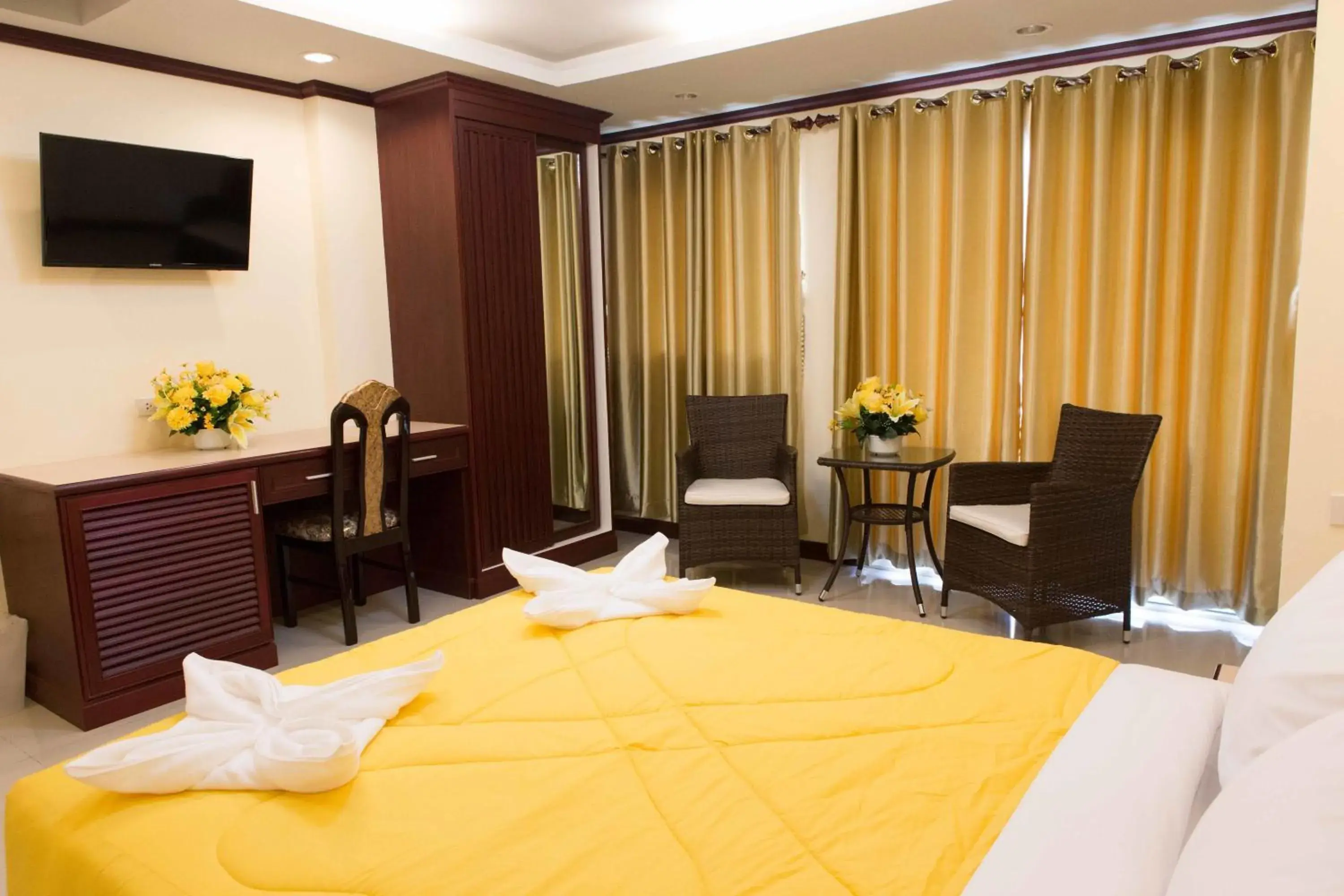 Photo of the whole room, Bed in Honey House 3 Photo of the whole room, Bed in Honey House 3