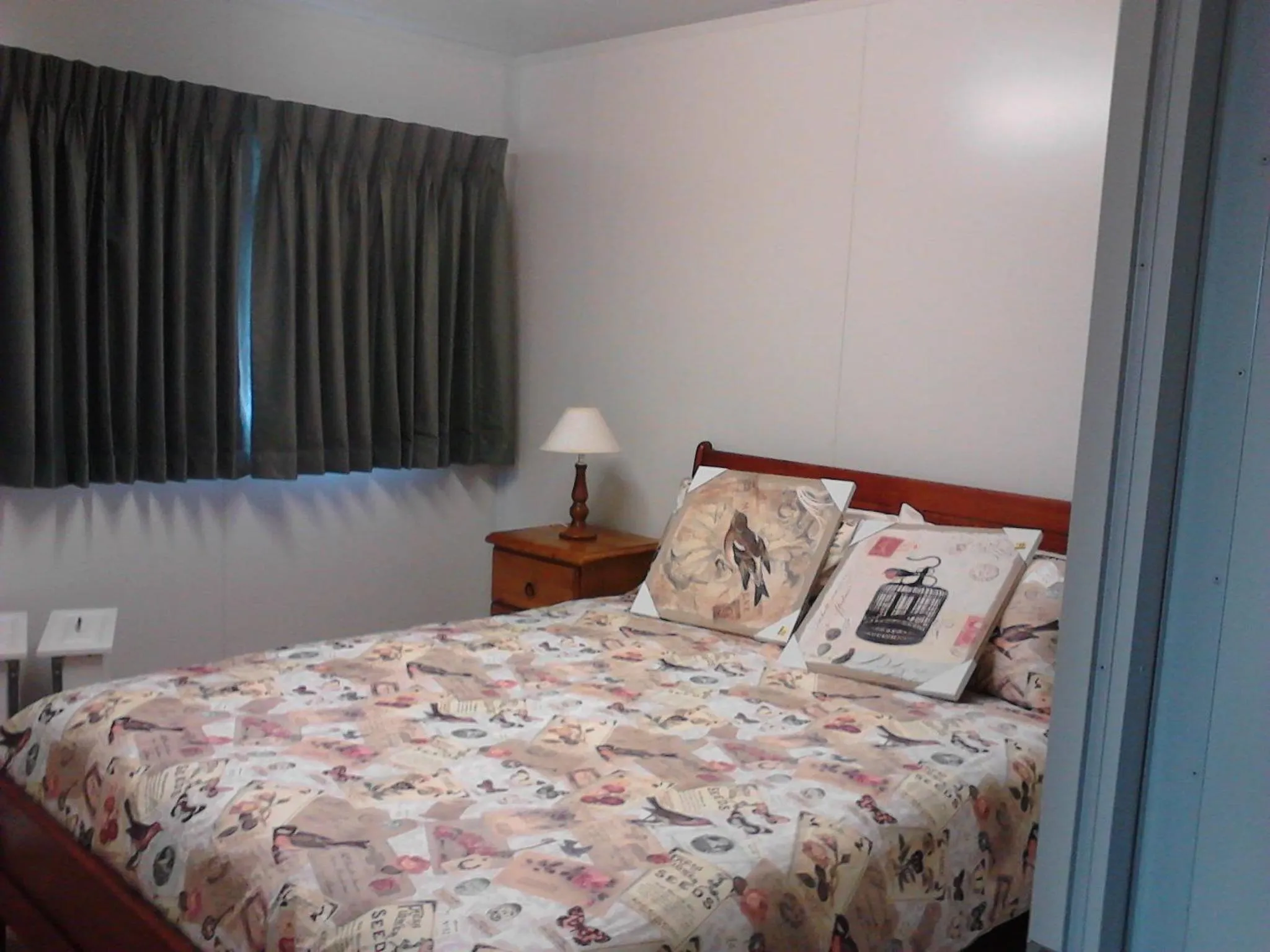 Bed in Cabarita Lodge