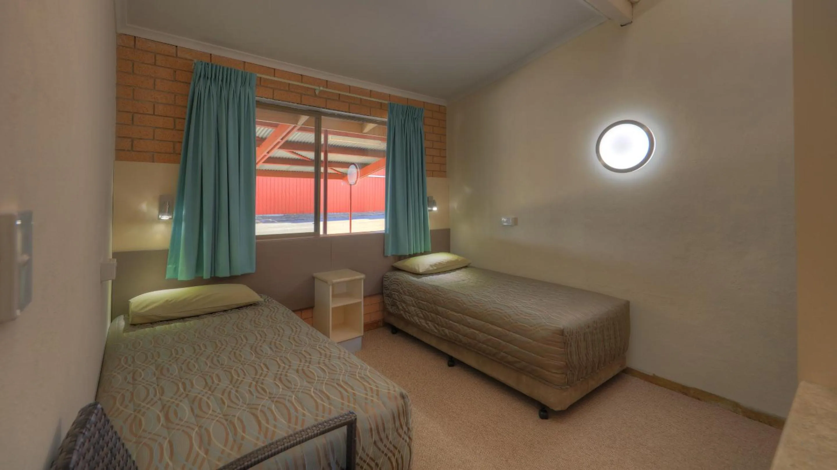 Bed in Tenterfield Motor Inn