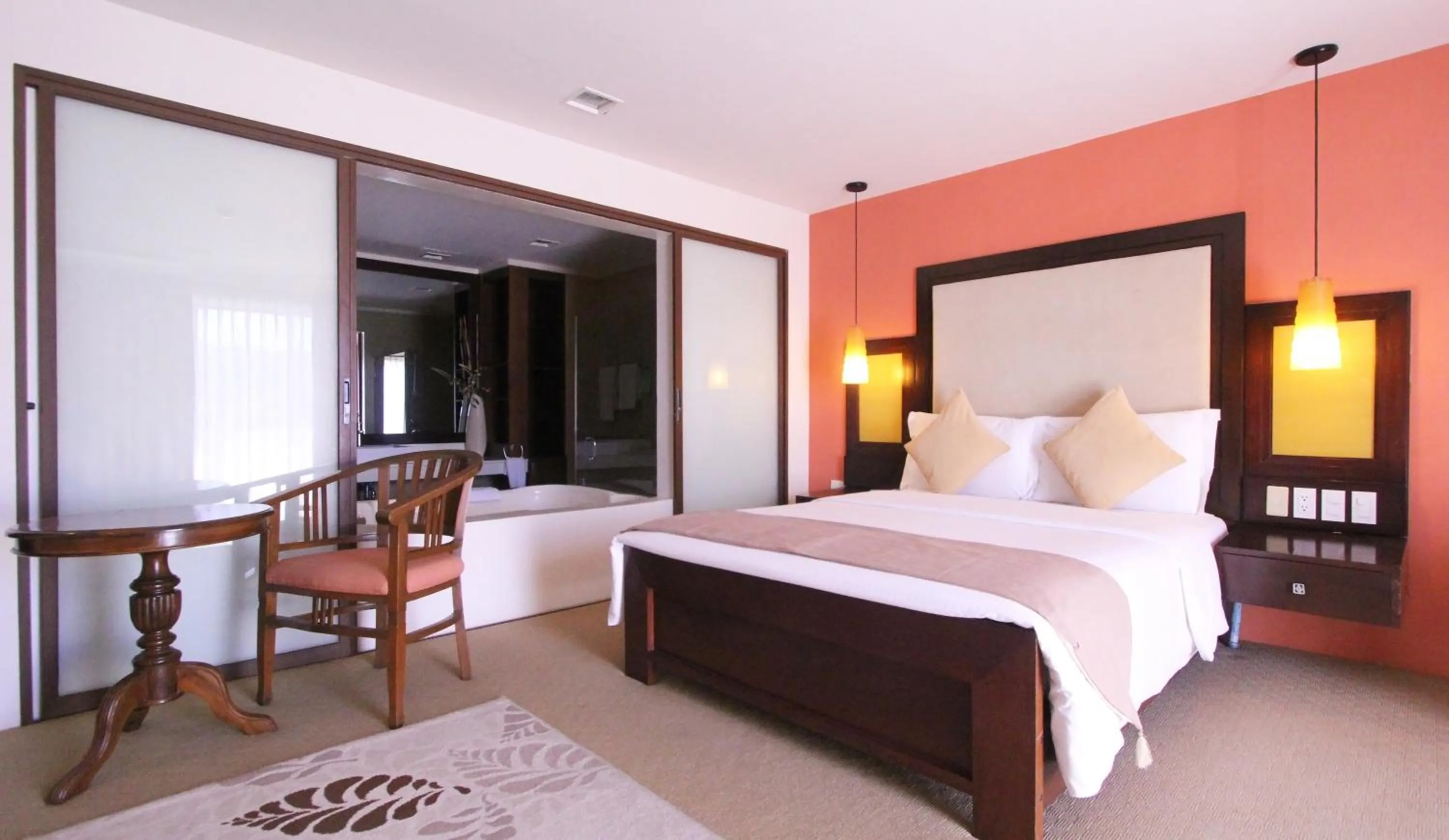 Bed in Coron Gateway Hotel & Suites