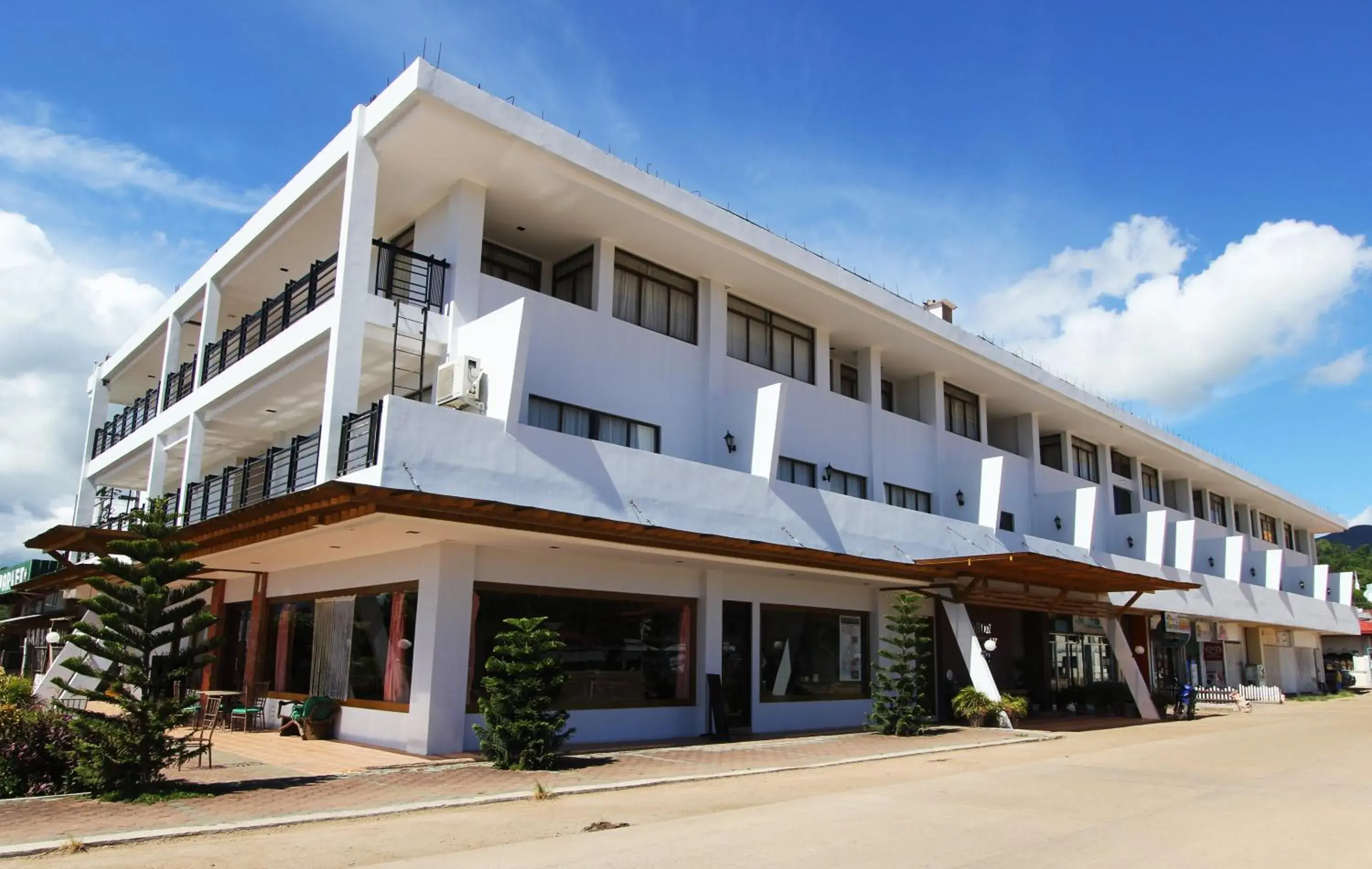 Facade/entrance in Coron Gateway Hotel & Suites Facade/entrance in Coron Gateway Hotel & Suites