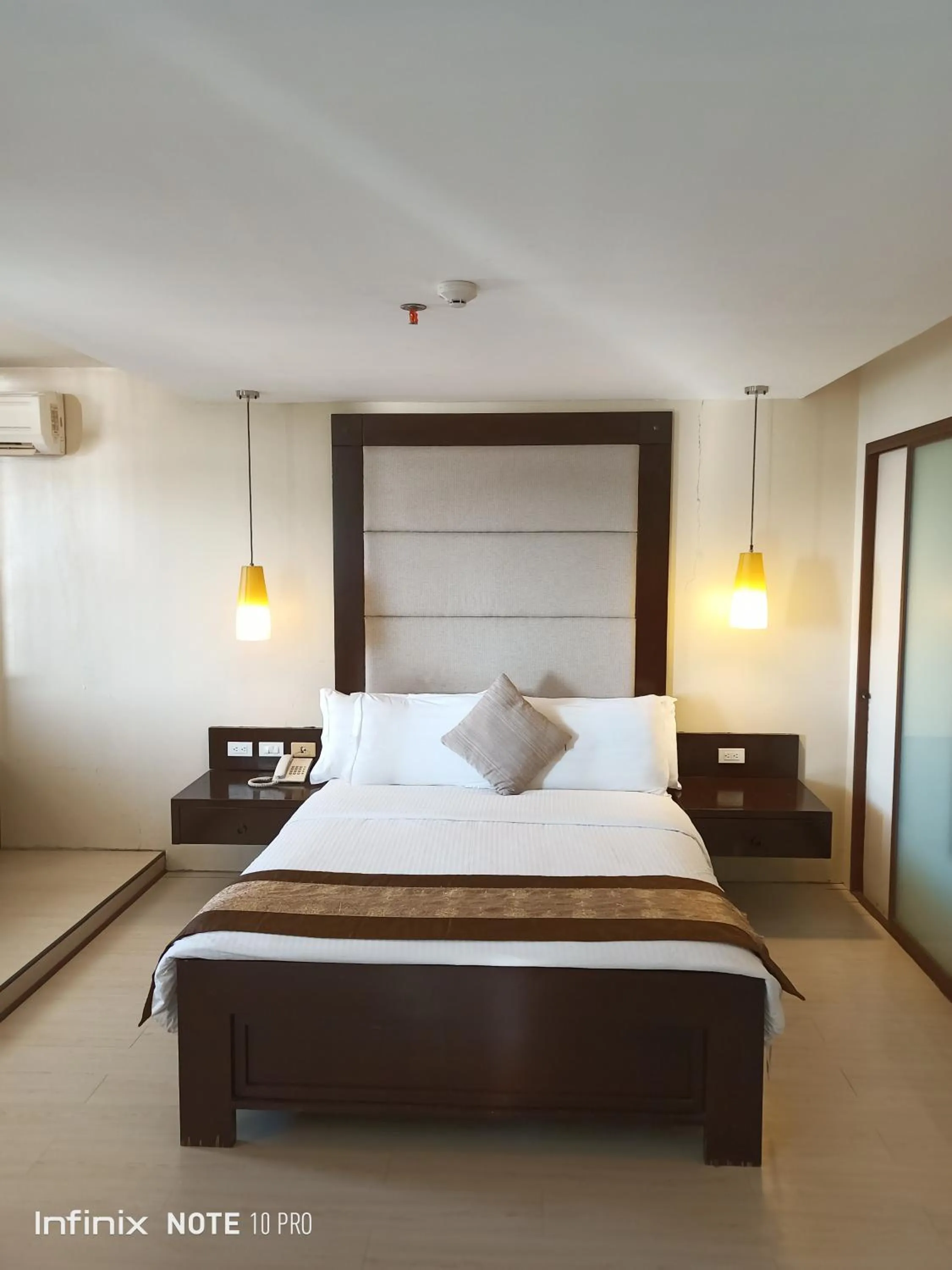 Bed in Coron Gateway Hotel & Suites