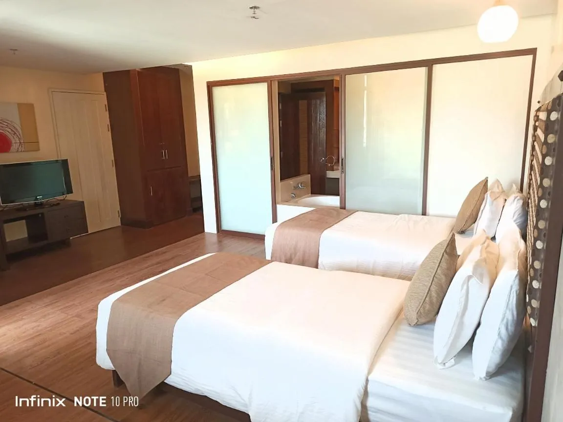 Bed in Coron Gateway Hotel & Suites