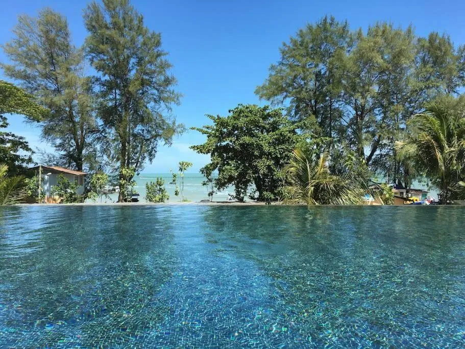 By The Sea Deluxe Condo @ Batu Ferringhi Penang