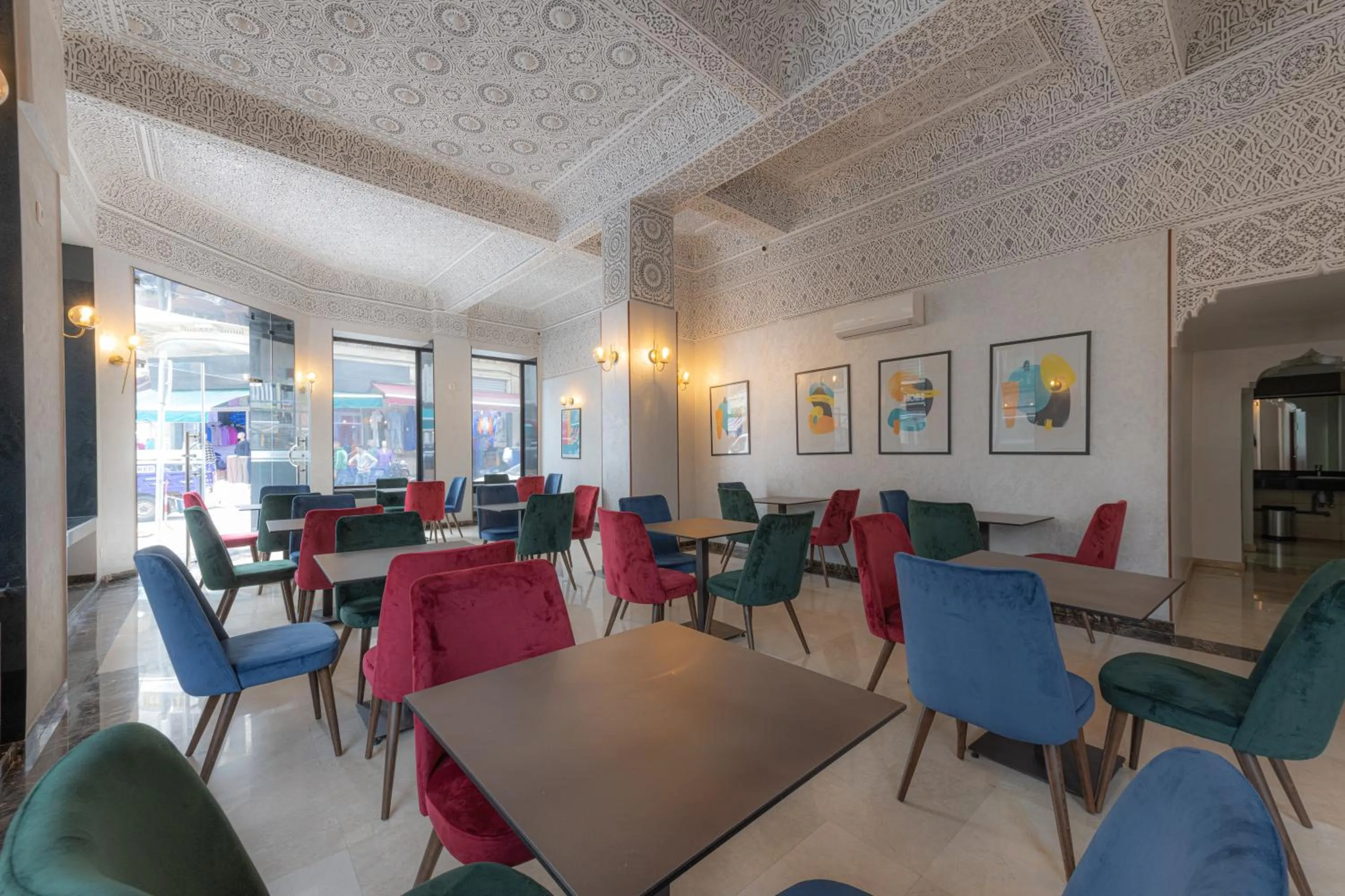 Restaurant/places to eat in Olympic Inn Casablanca