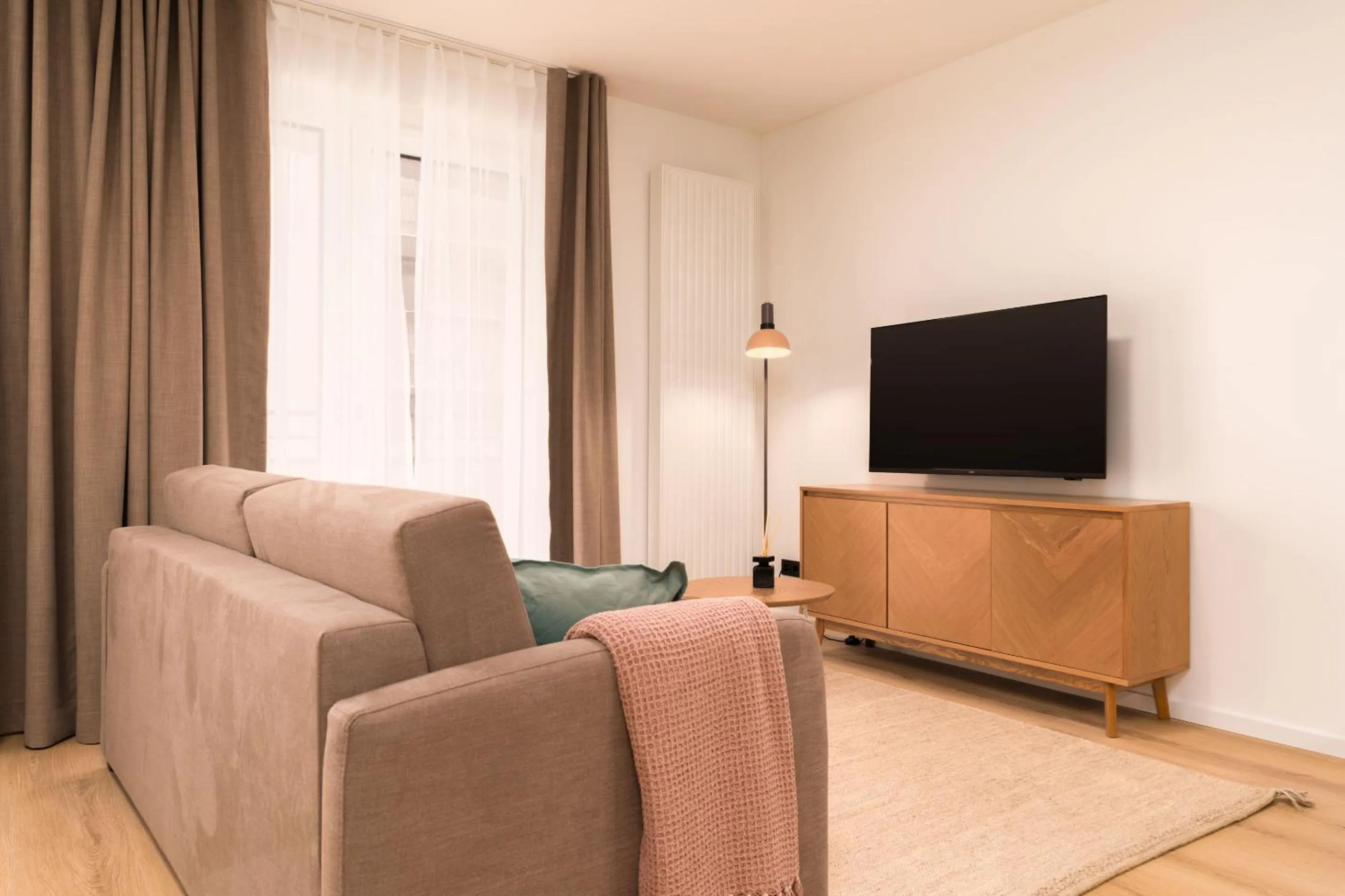 TV and multimedia in Limehome Vienna Favoritenstr