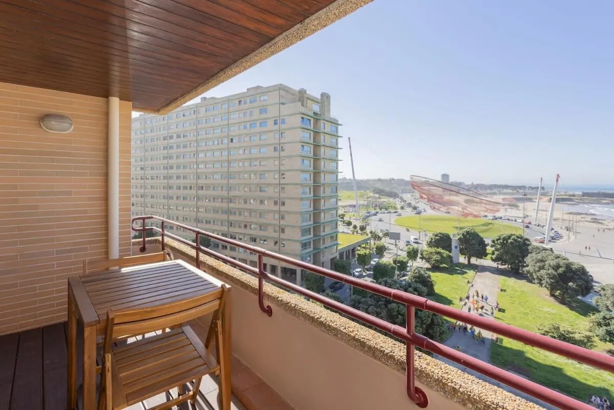 Liiiving in Matosinhos - Seaside Balcony Apartment