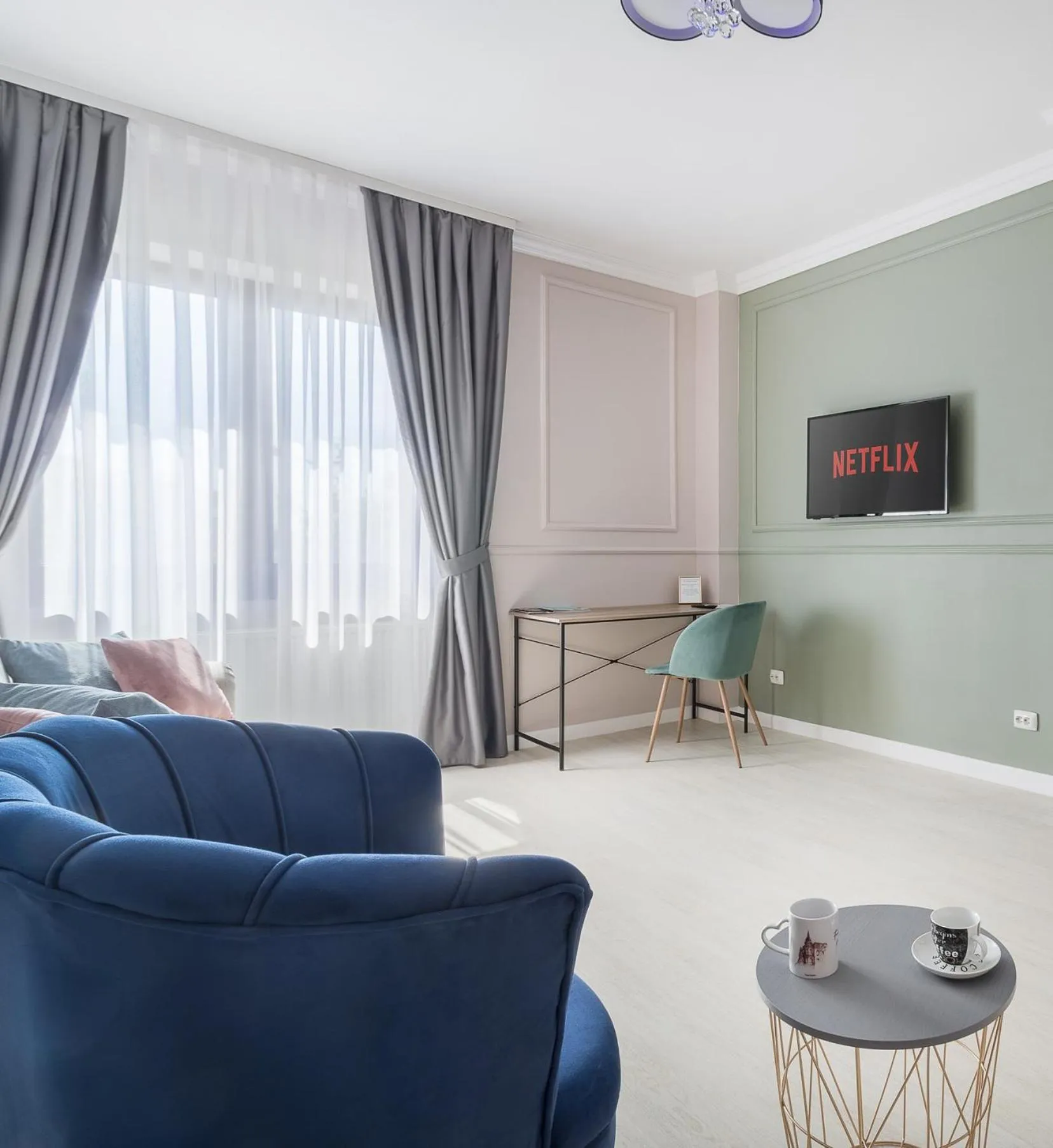 TV and multimedia in Moonlight Central Apartments