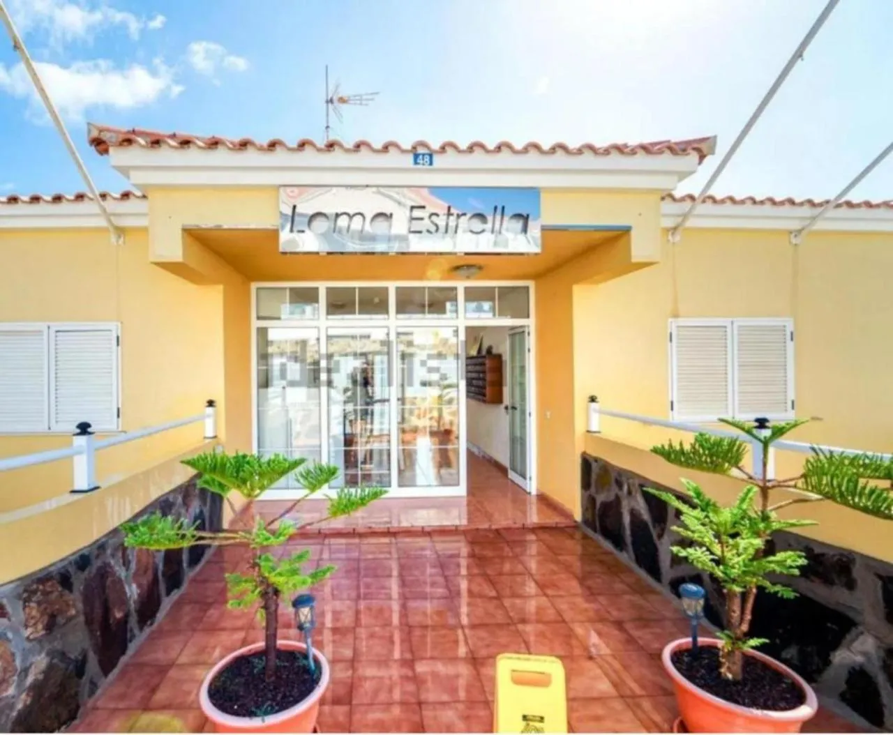 Facade/entrance in Maspalomas Gran Canaria Arguineguin south piscina apartment