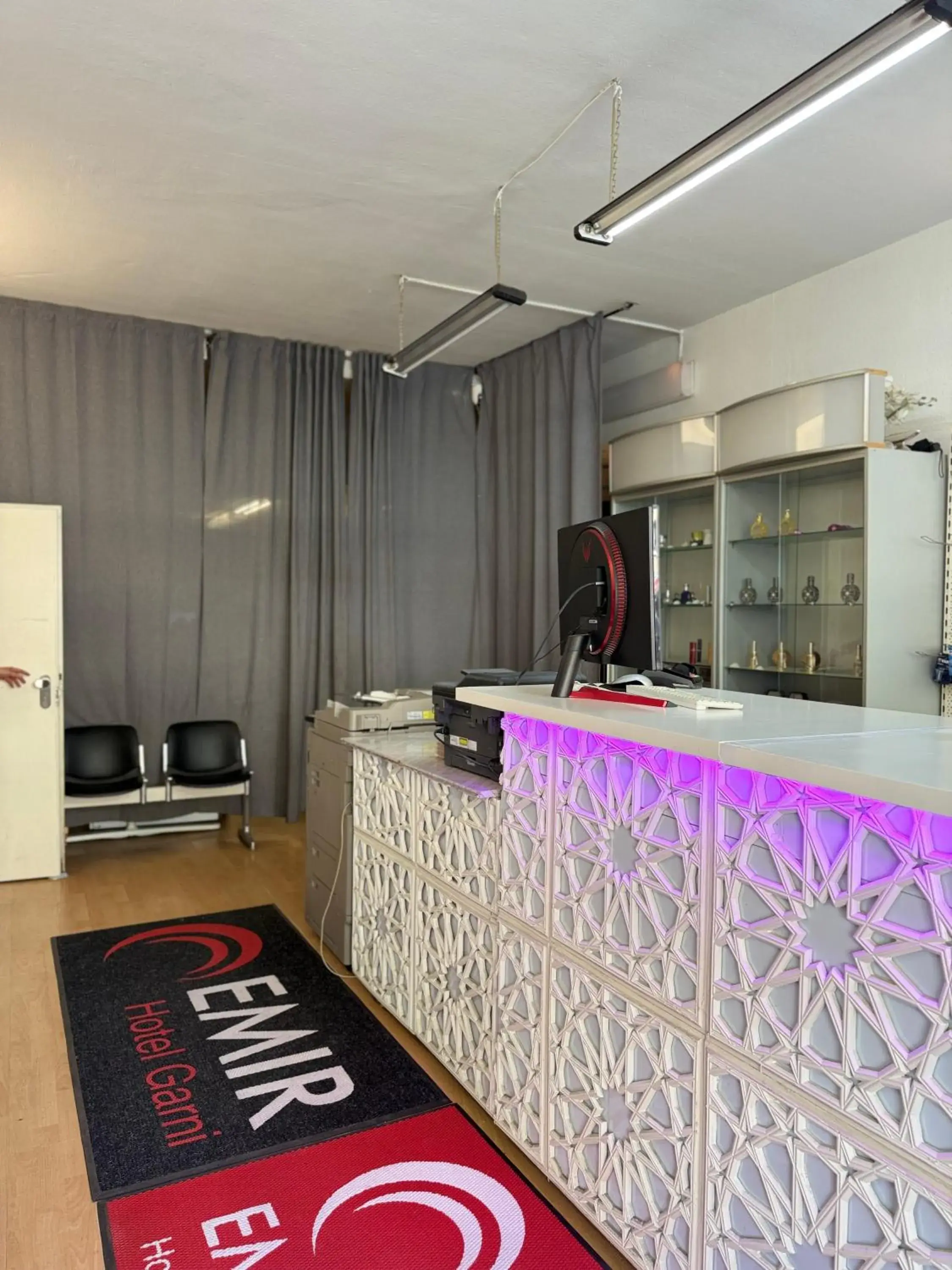 Lobby or reception in Hotel Garni Emir Lobby or reception in Hotel Garni Emir