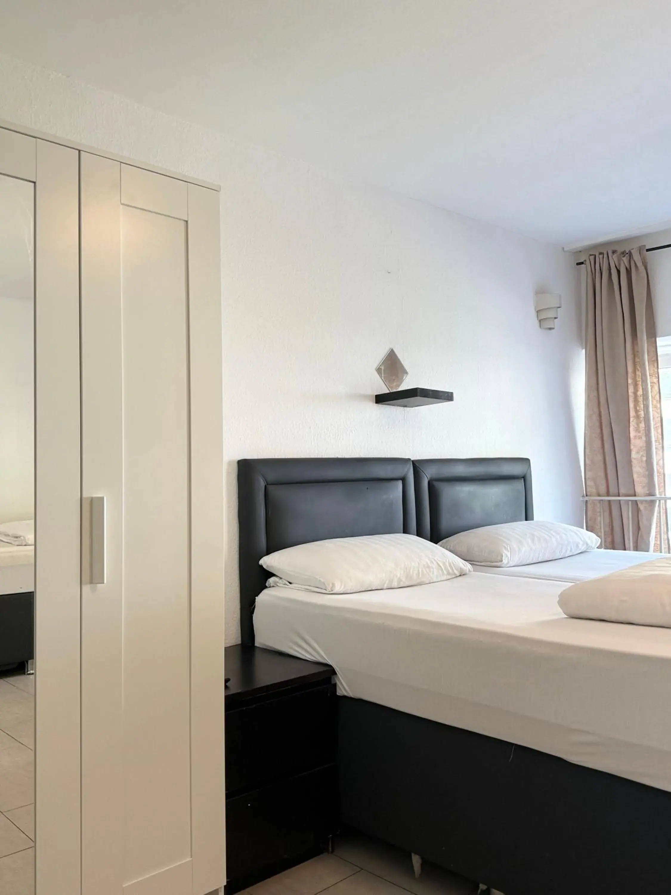Deluxe Triple Room in Hotel Garni Emir Deluxe Triple Room in Hotel Garni Emir