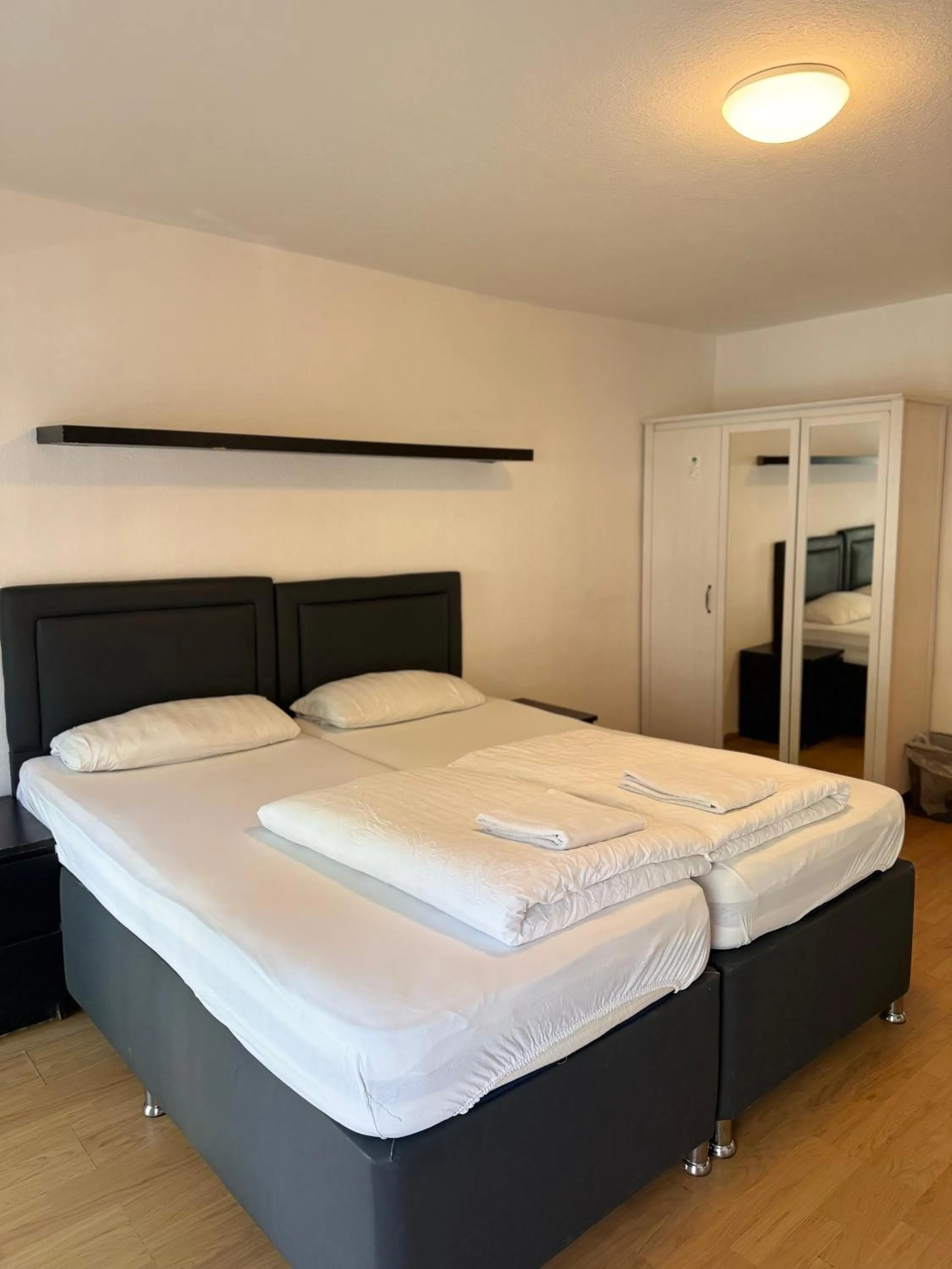 Bed in Hotel Garni Emir