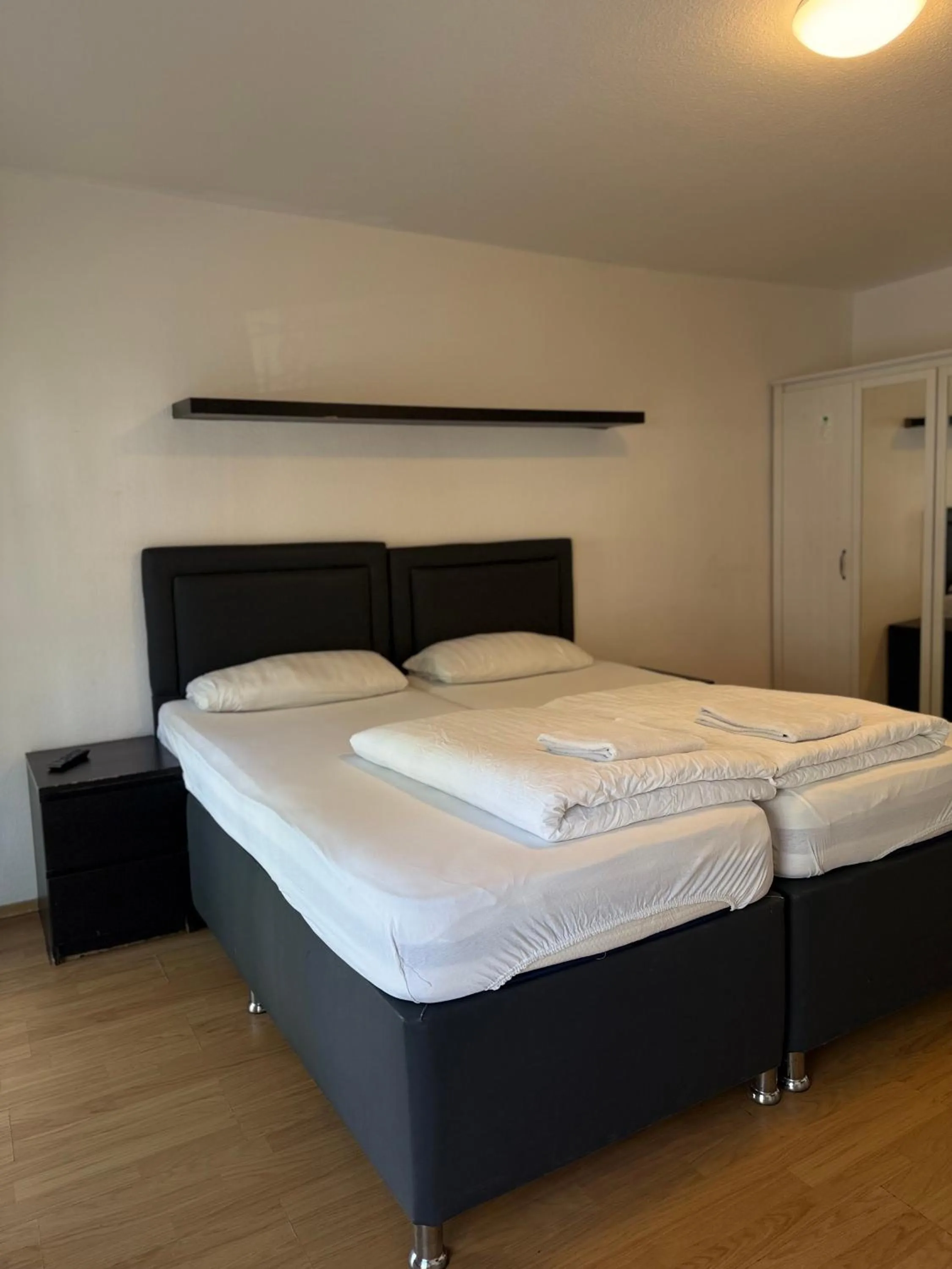 Bed in Hotel Garni Emir