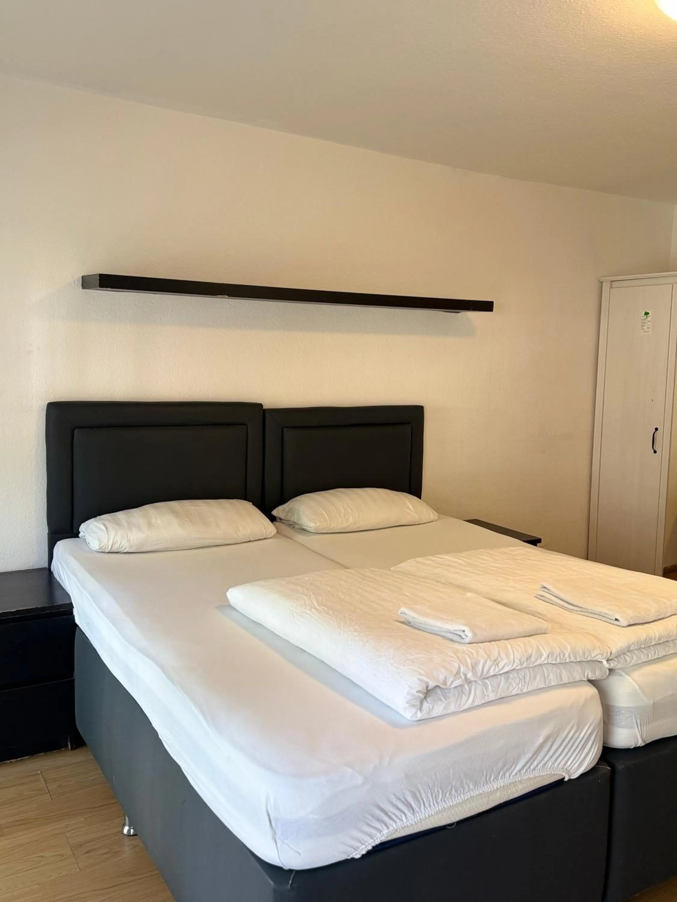 Bed in Hotel Garni Emir