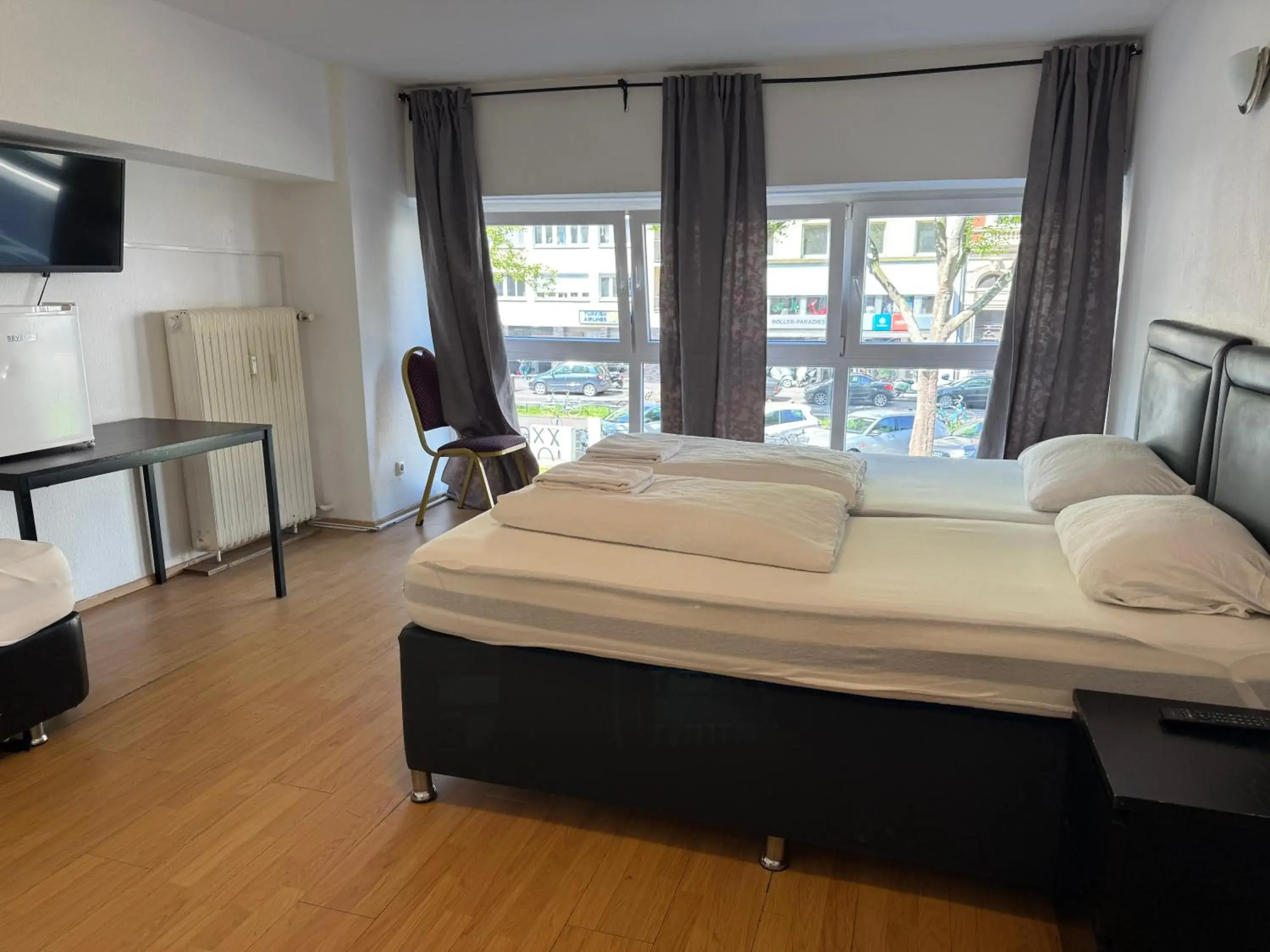 Comfort Triple Room with Shared Bathroom in Hotel Garni Emir Comfort Triple Room with Shared Bathroom in Hotel Garni Emir