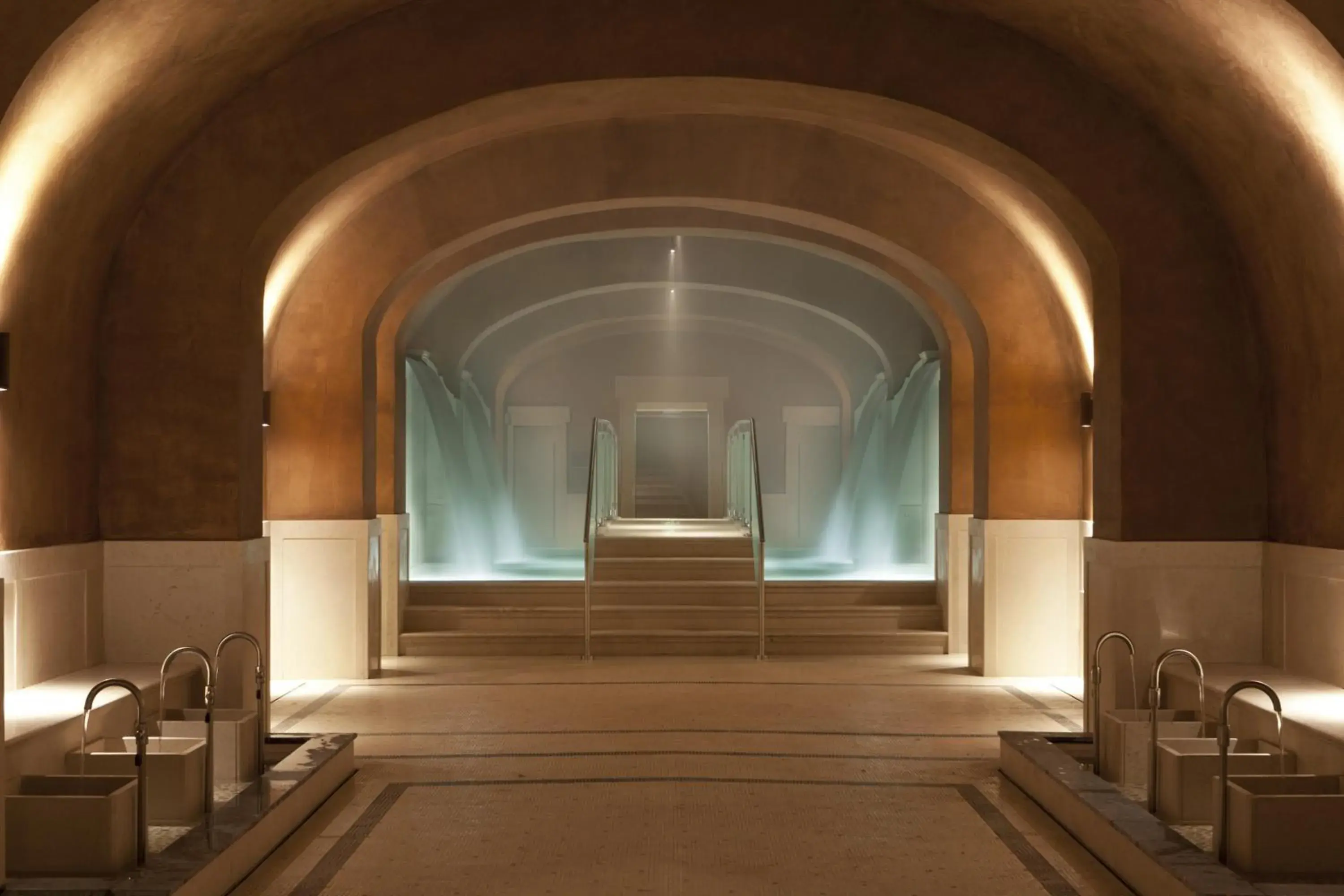 Spa and wellness centre/facilities in QC Grand Hotel Roma Spa and wellness centre/facilities in QC Grand Hotel Roma
