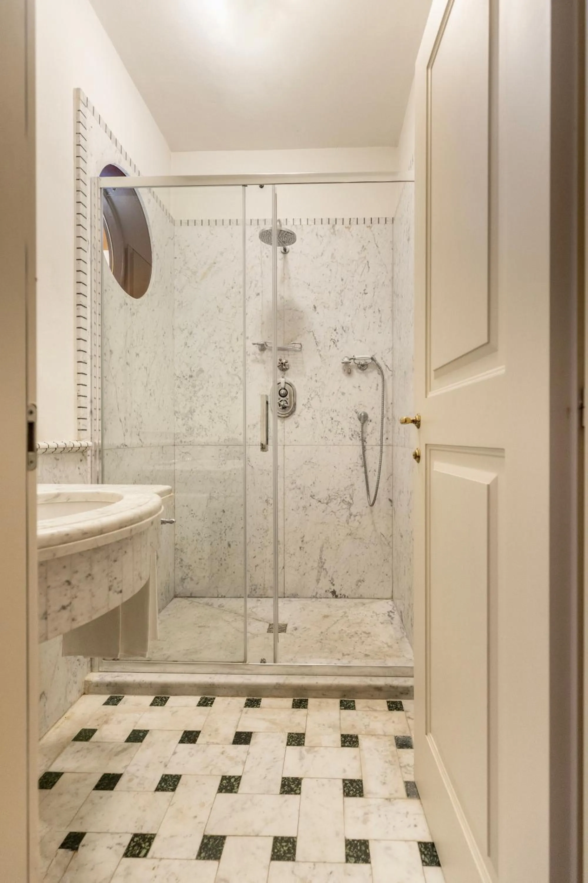 Bathroom in QC Grand Hotel Roma