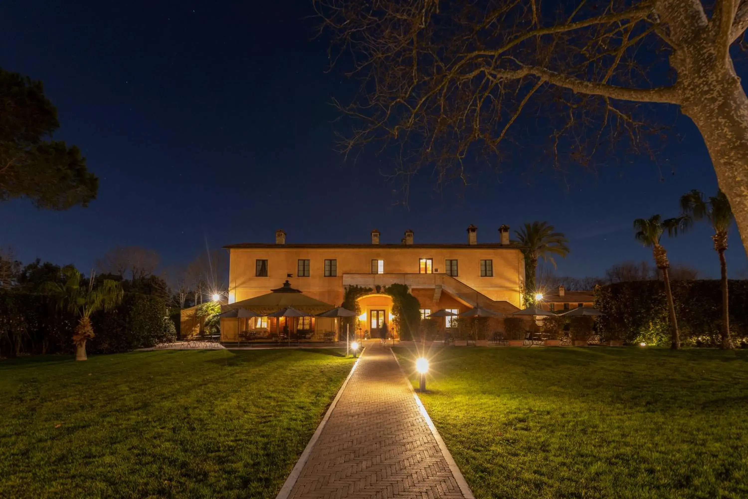 Property building in QC Grand Hotel Roma Property building in QC Grand Hotel Roma