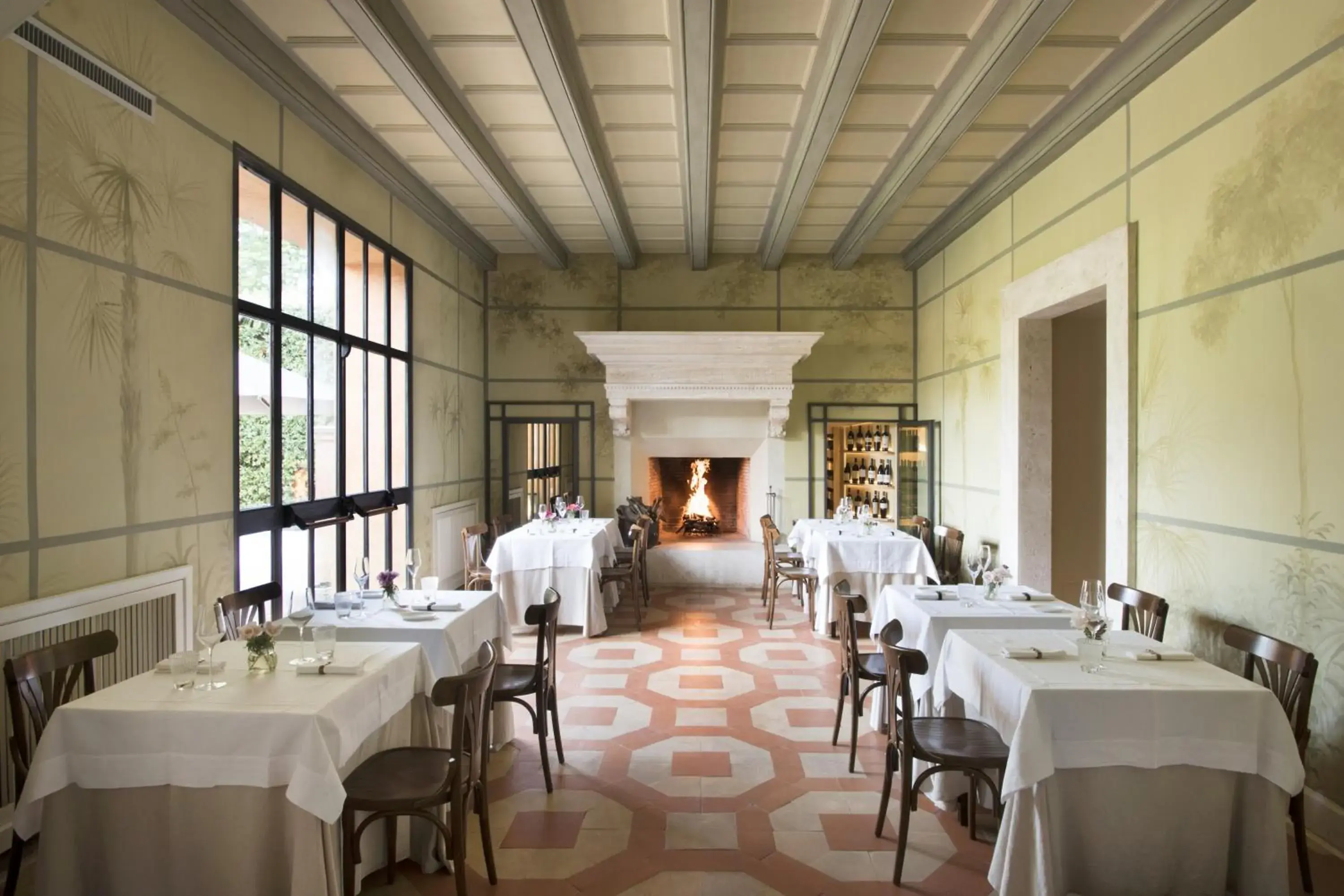 Restaurant/places to eat in QC Grand Hotel Roma Restaurant/places to eat in QC Grand Hotel Roma