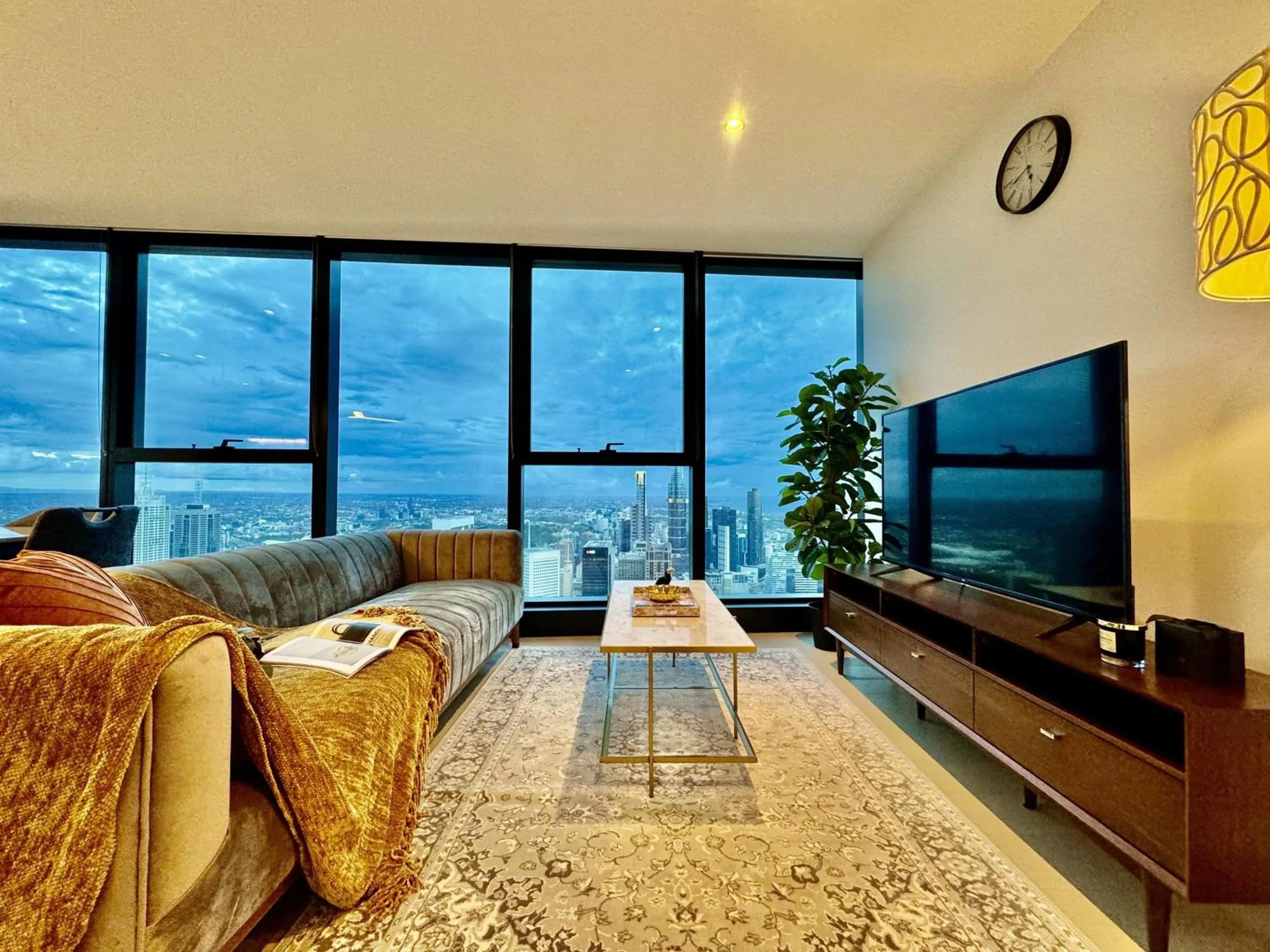 Sky High 3 Beds Apartment
