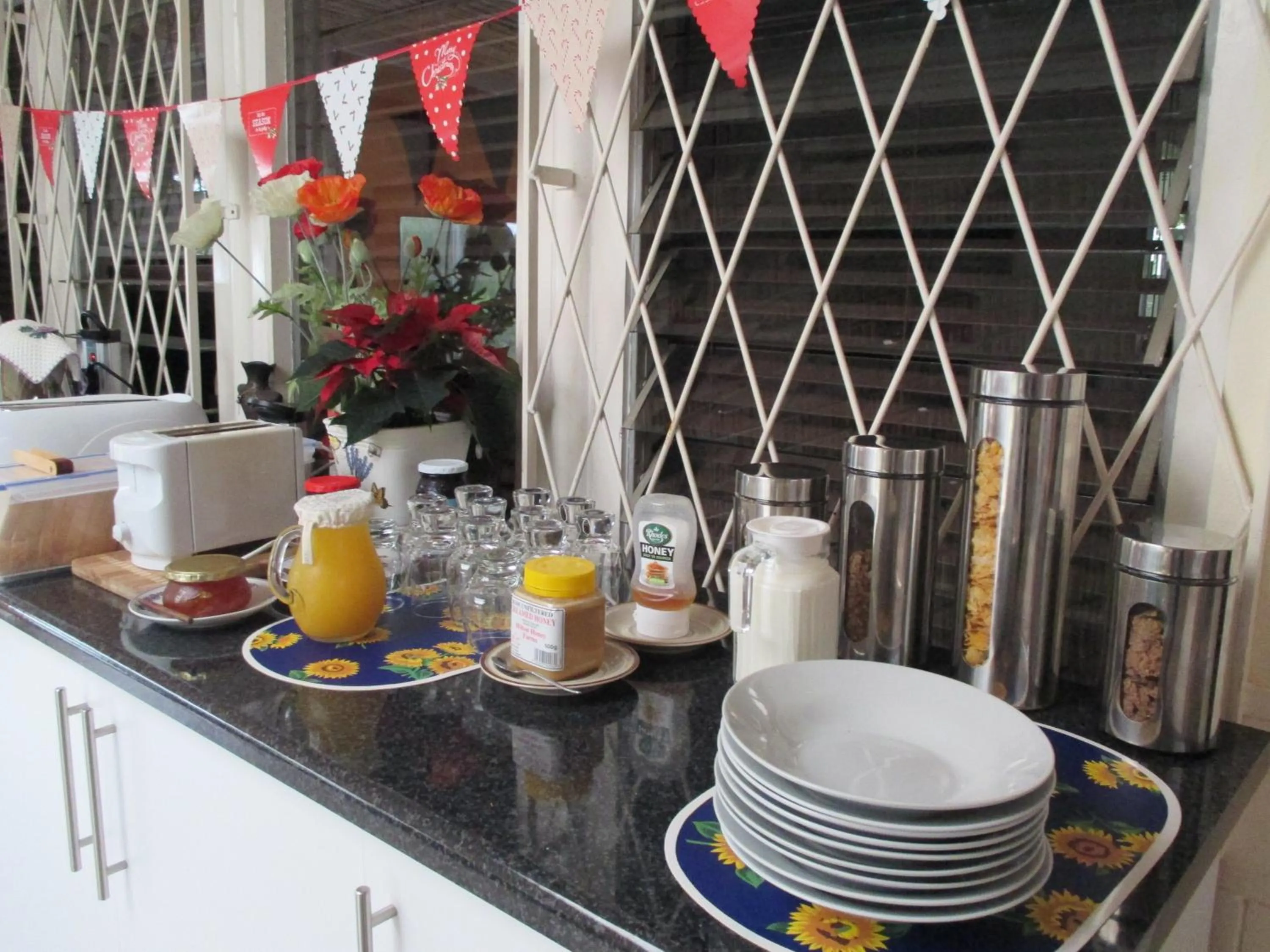 Continental breakfast in Meander In