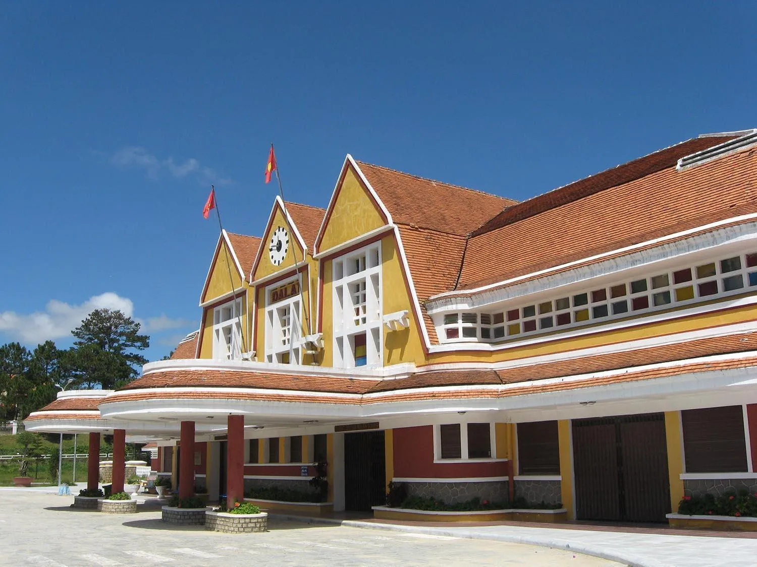 Property building in Hoang Thang 1 Hotel Da Lat City