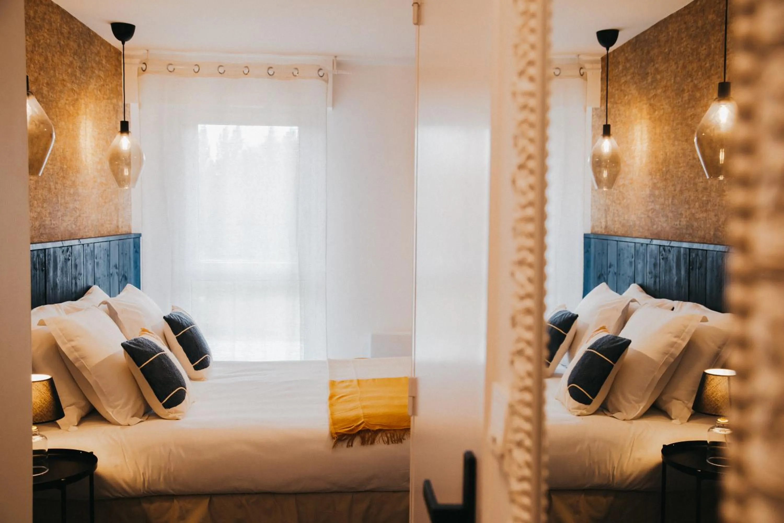 Bed in Hôtel de la Brière et Restaurant Les Krapados