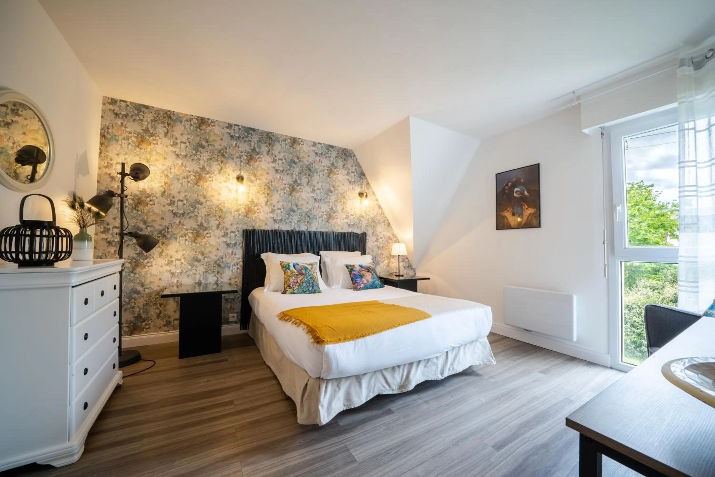 Bed in Hôtel de la Brière et Restaurant Les Krapados