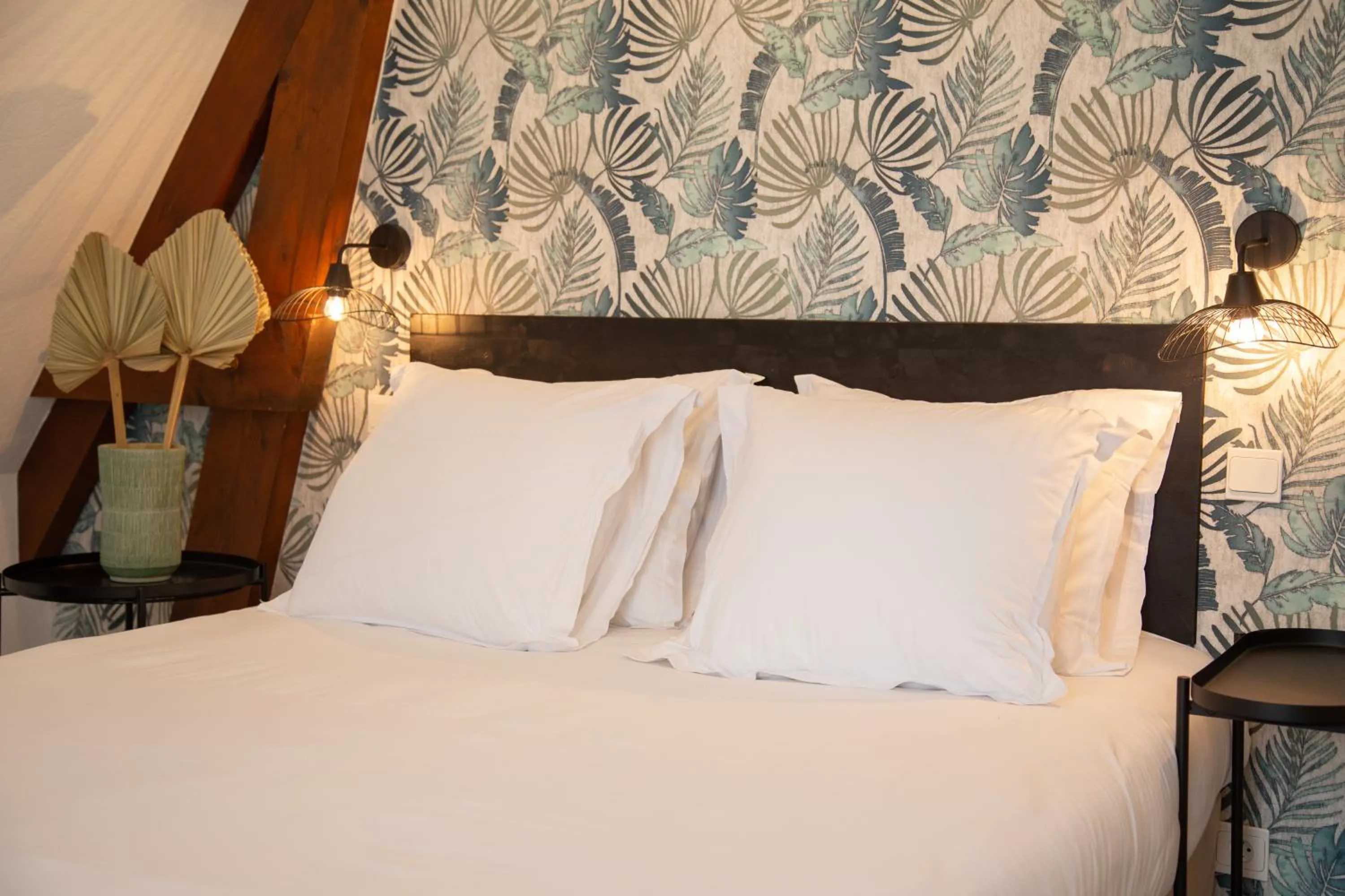 Bed in Hôtel de la Brière et Restaurant Les Krapados