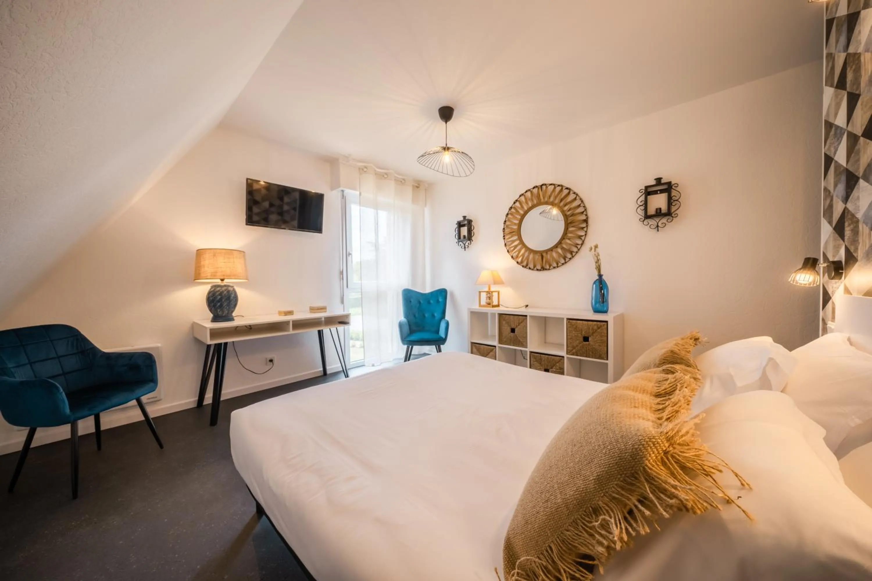 Bed in Hôtel de la Brière et Restaurant Les Krapados