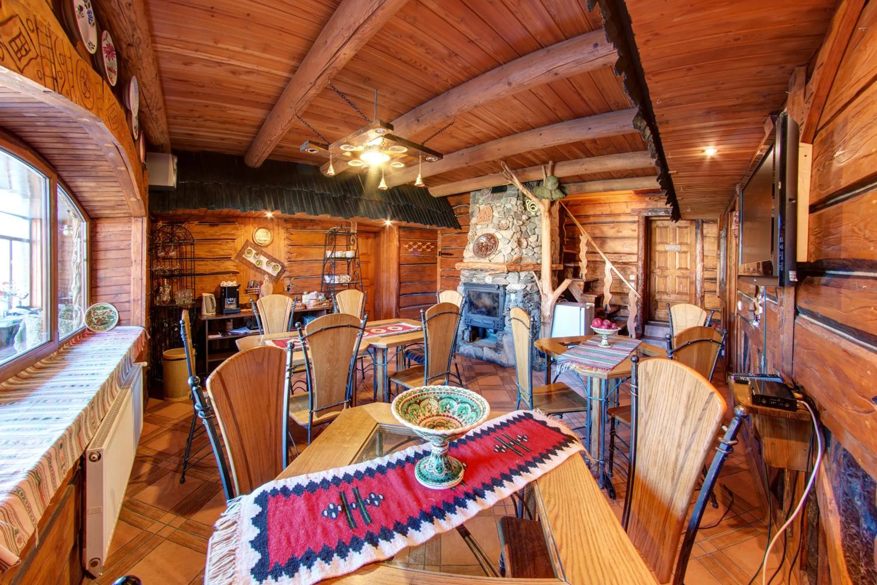 Dining area in Hotel Gutsulia