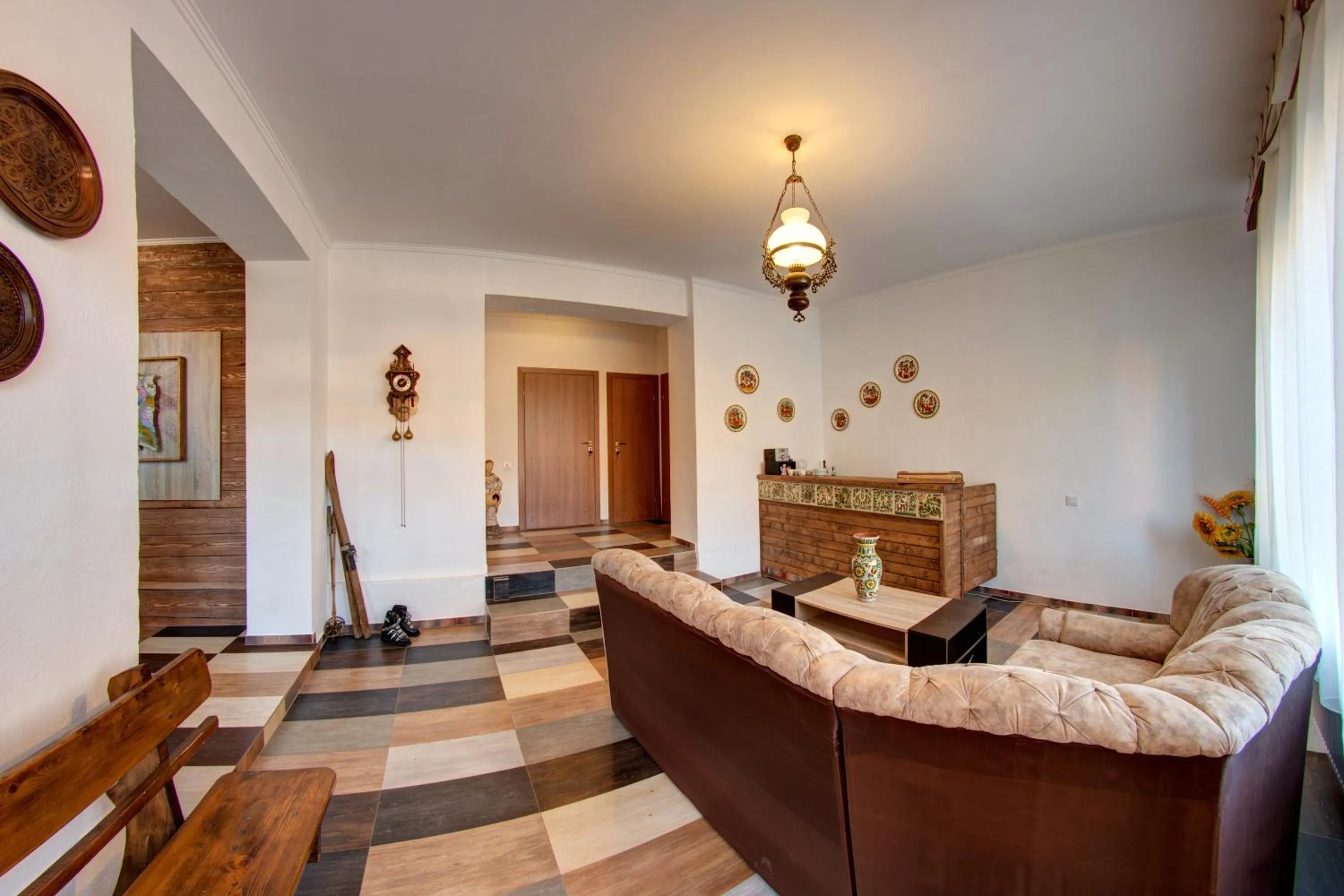 Communal lounge/ TV room in Hotel Gutsulia