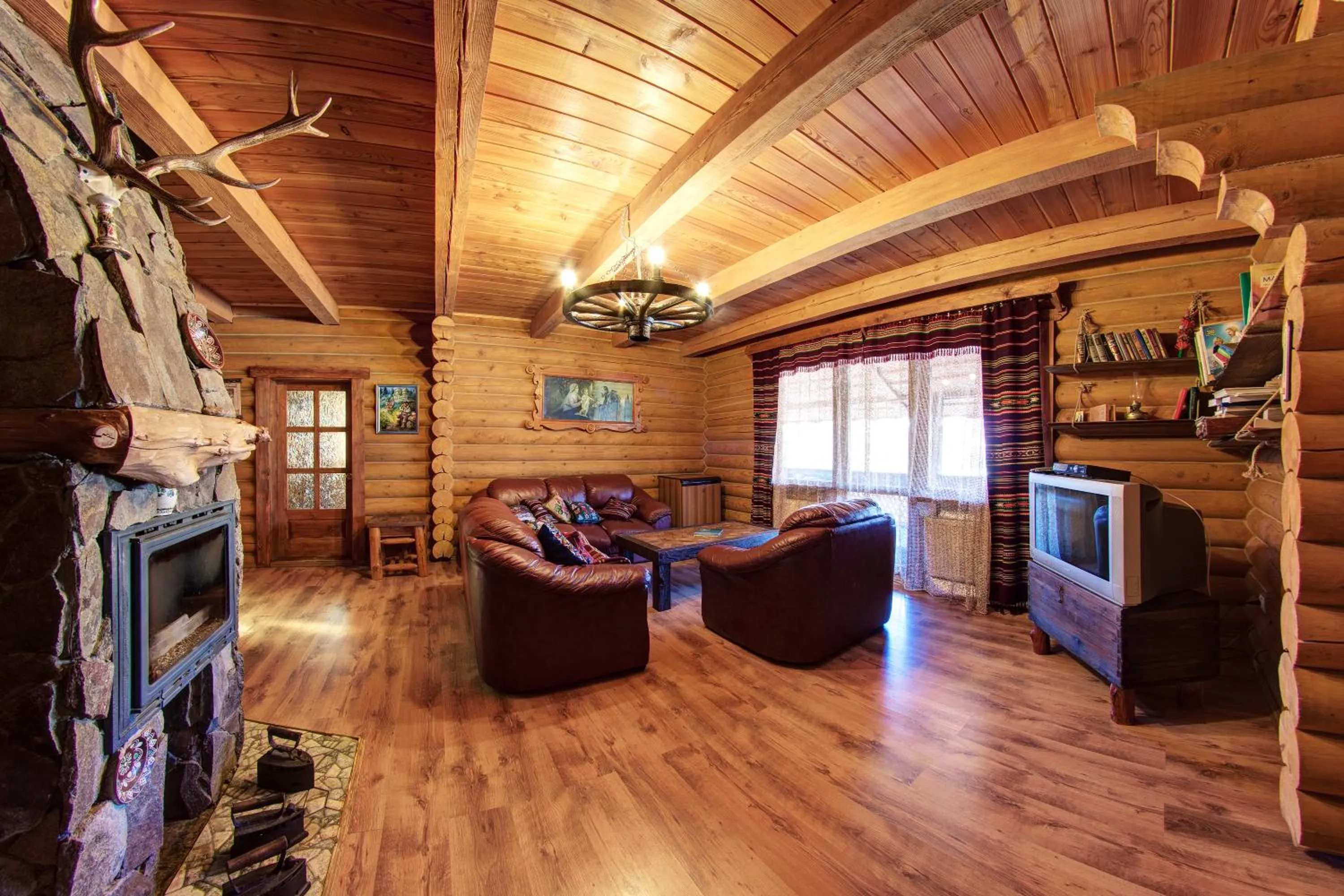 TV and multimedia in Hotel Gutsulia