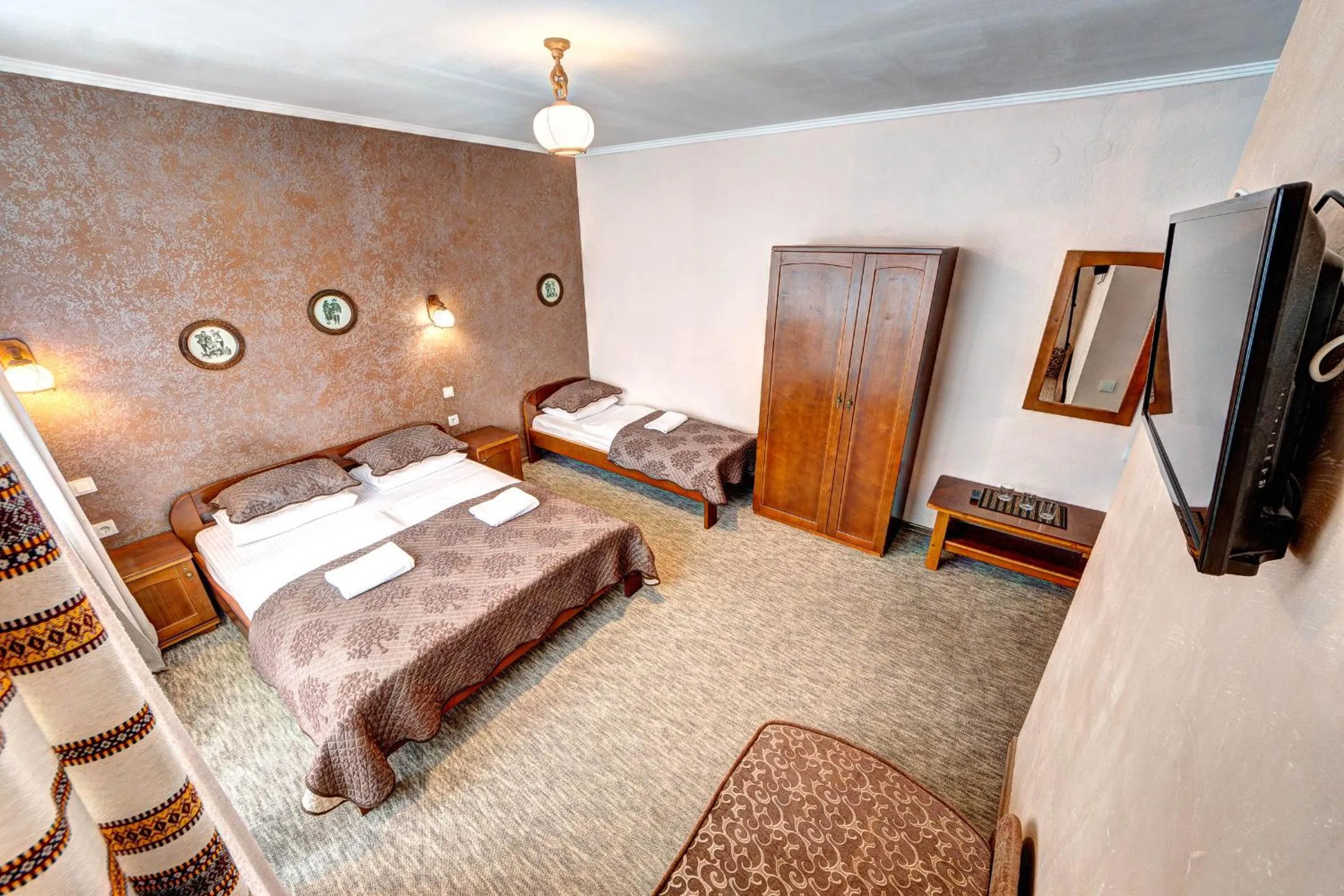 Bed in Hotel Gutsulia