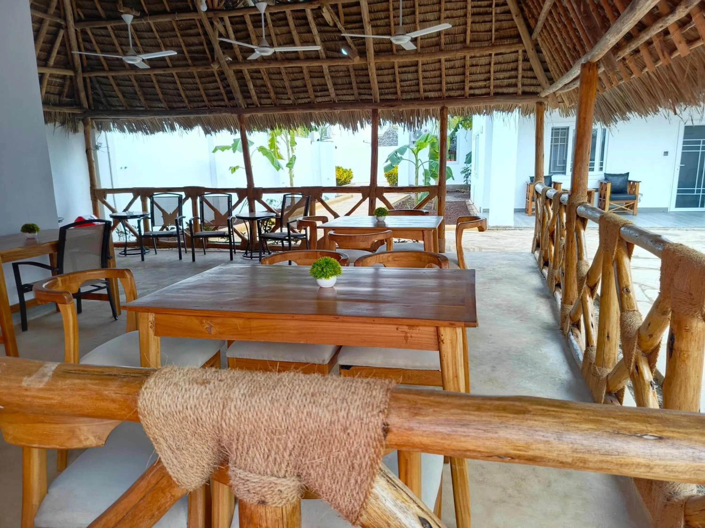 Restaurant/places to eat in Diamond White Resort
