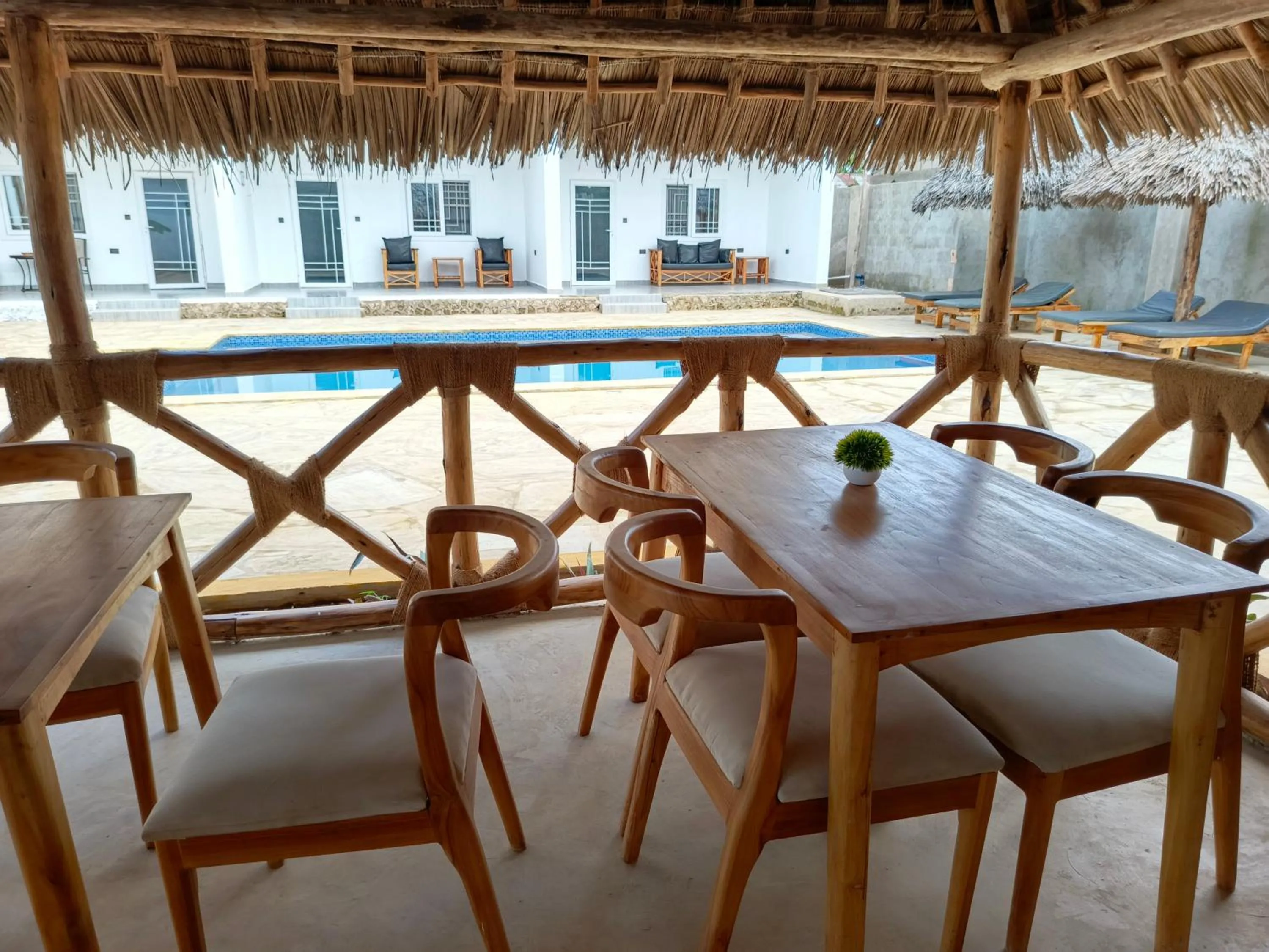 Restaurant/places to eat in Diamond White Resort
