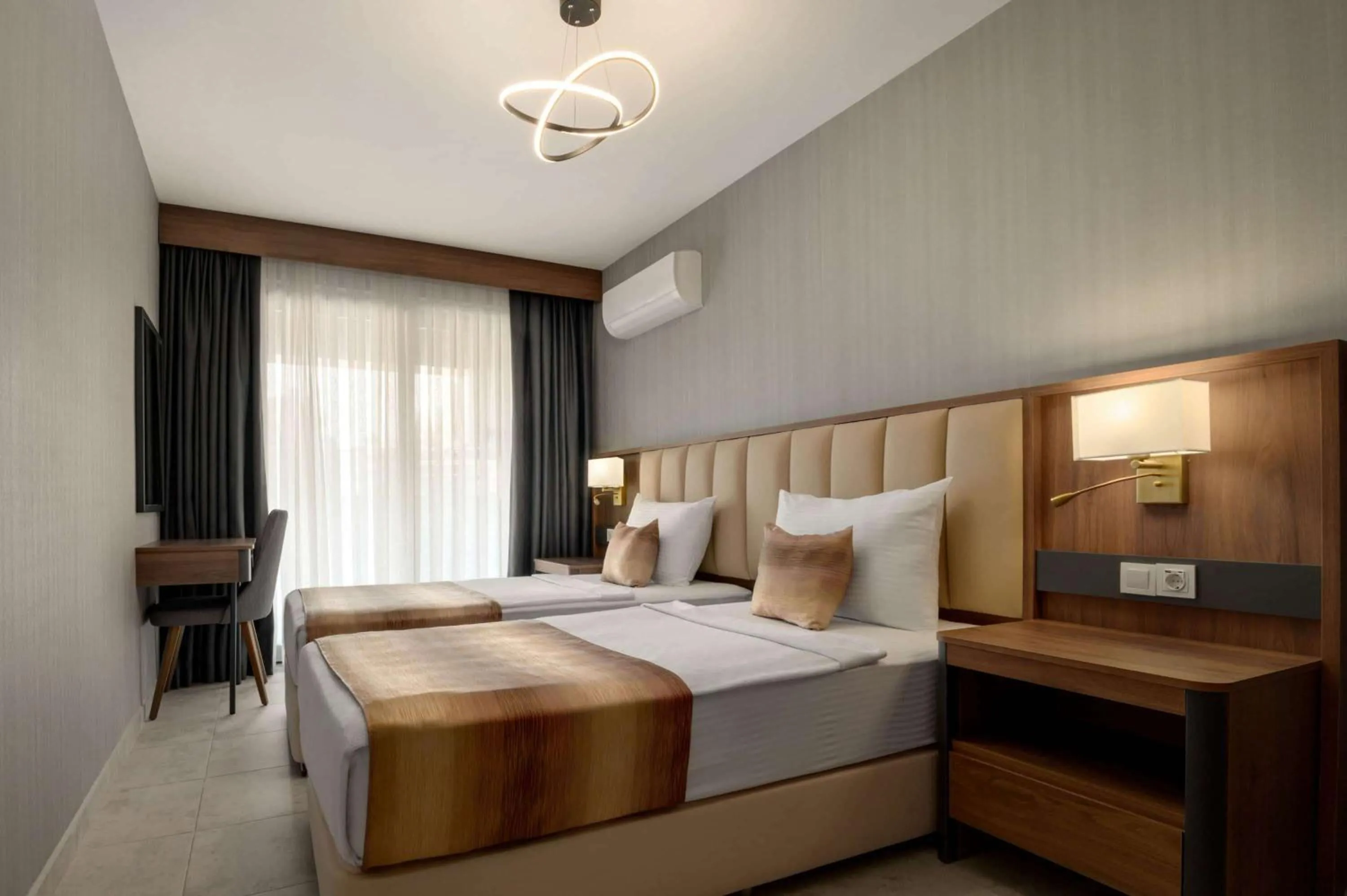 Photo of the whole room, Bed in Days Inn by Wyndham Alanya