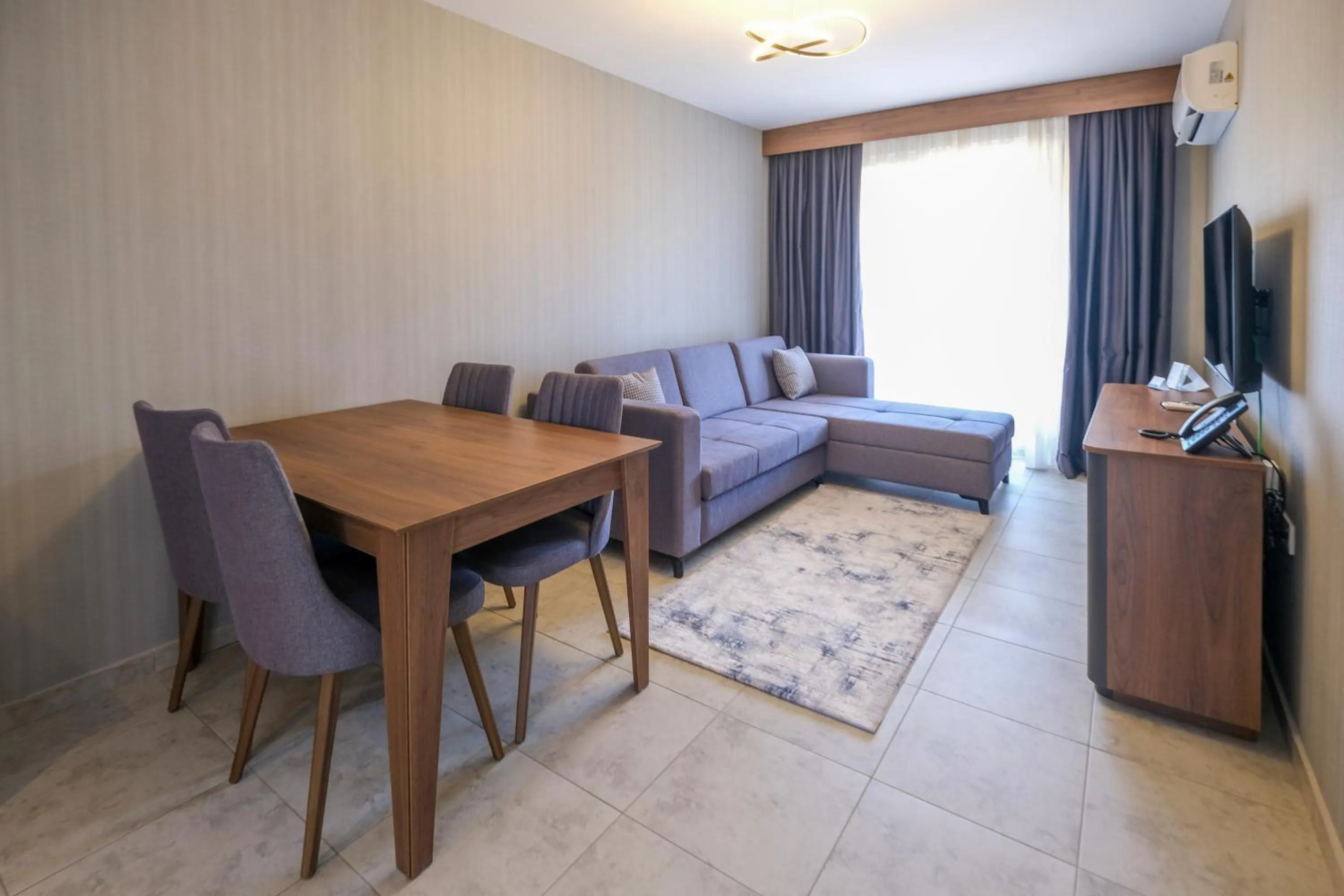 Communal lounge/ TV room in Days Inn by Wyndham Alanya