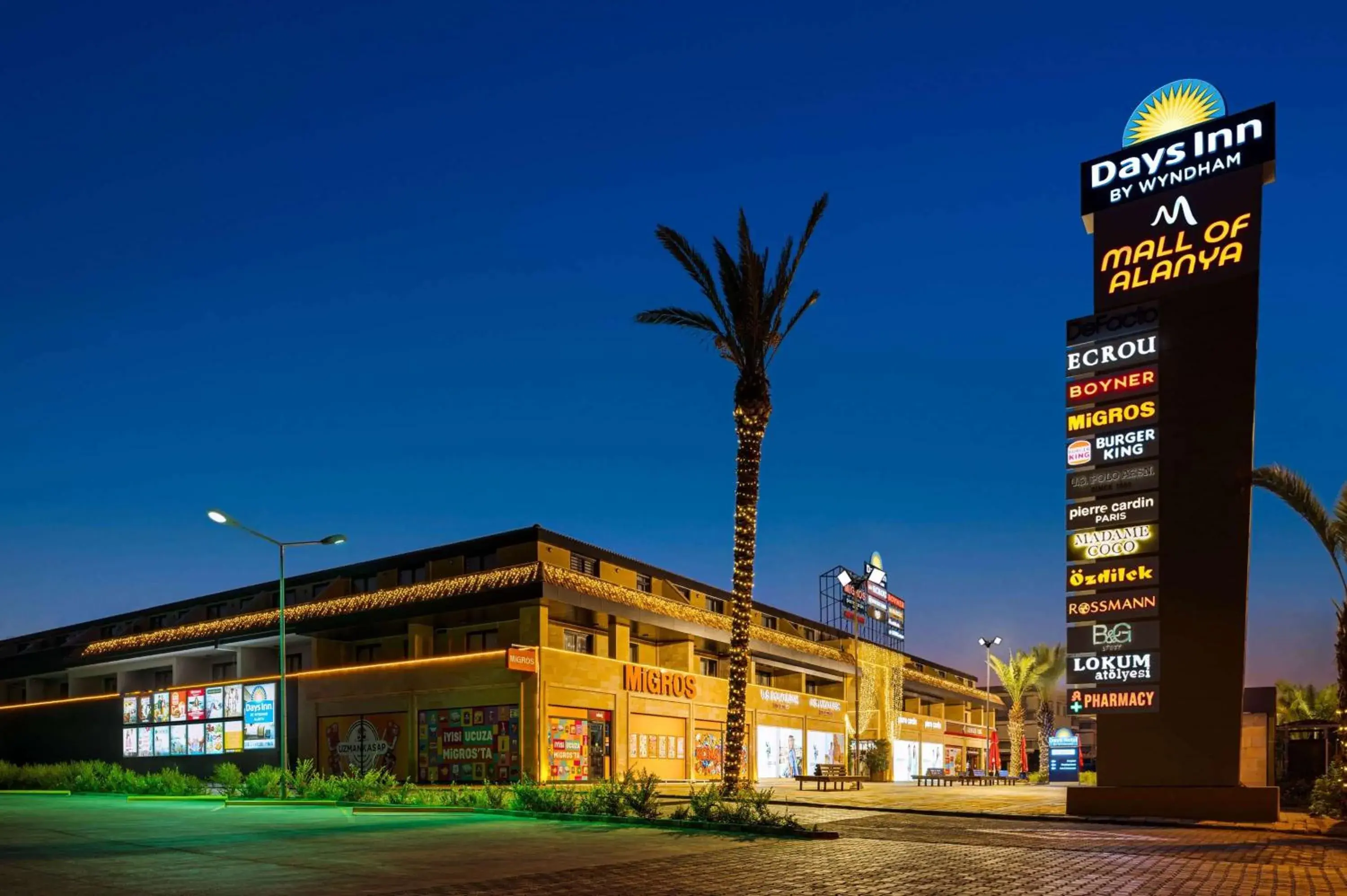 Property building in Days Inn by Wyndham Alanya Property building in Days Inn by Wyndham Alanya