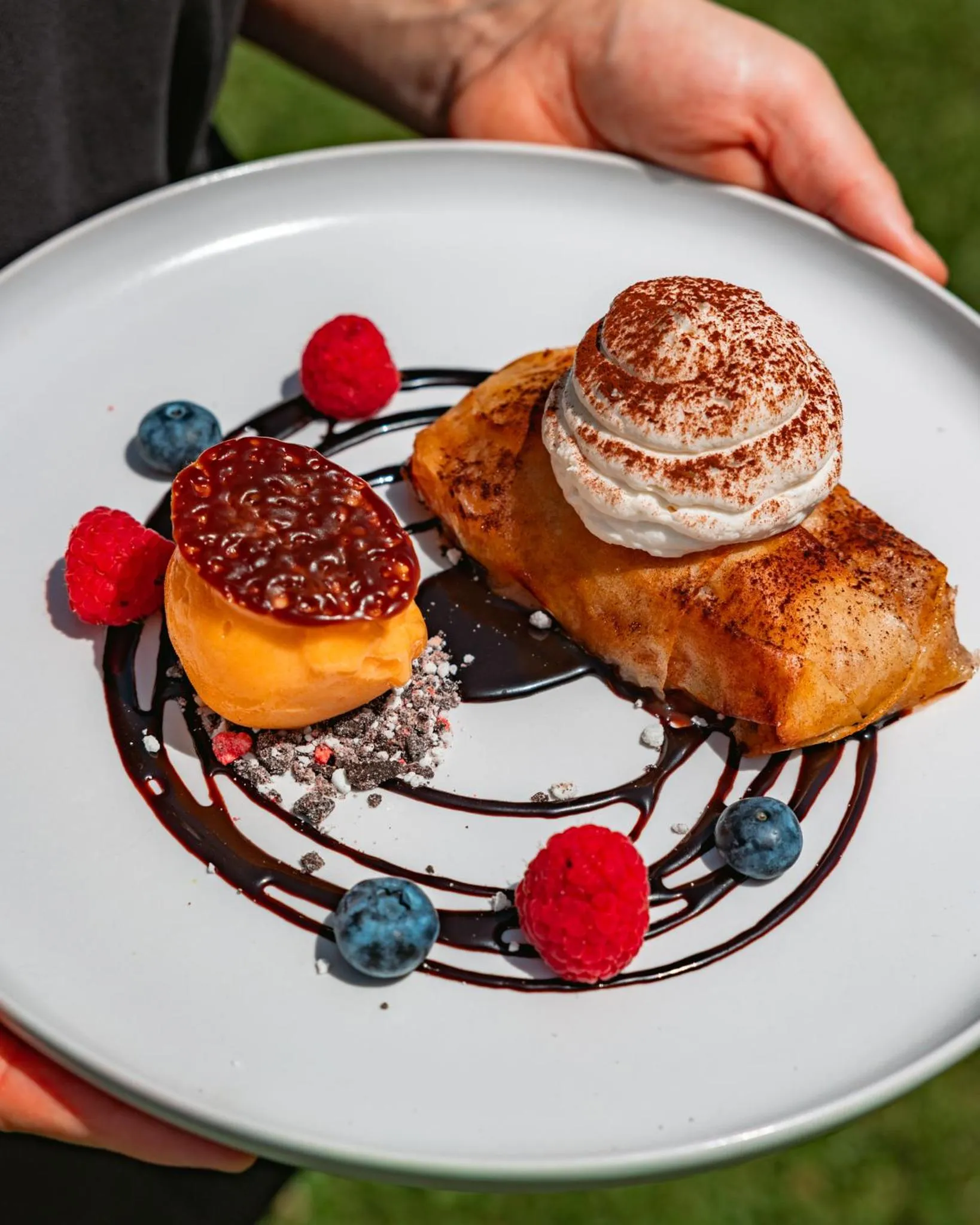 Restaurant/places to eat in Mas De Baumes