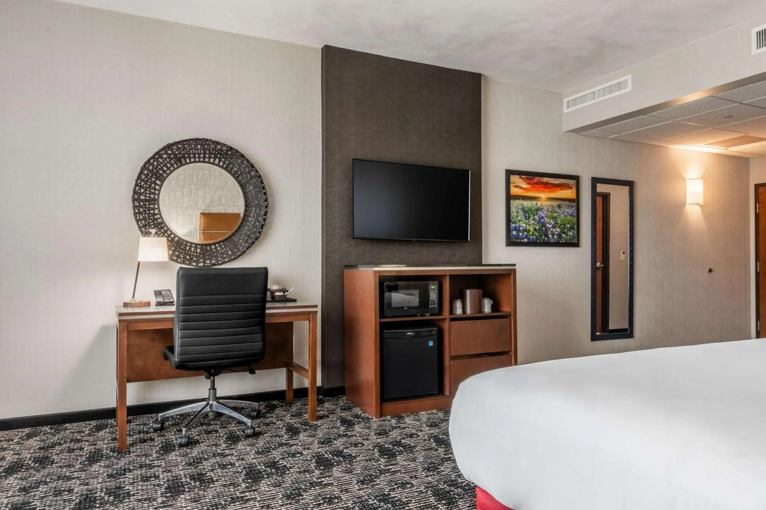 Bedroom, Bed in Drury Plaza Hotel College Station