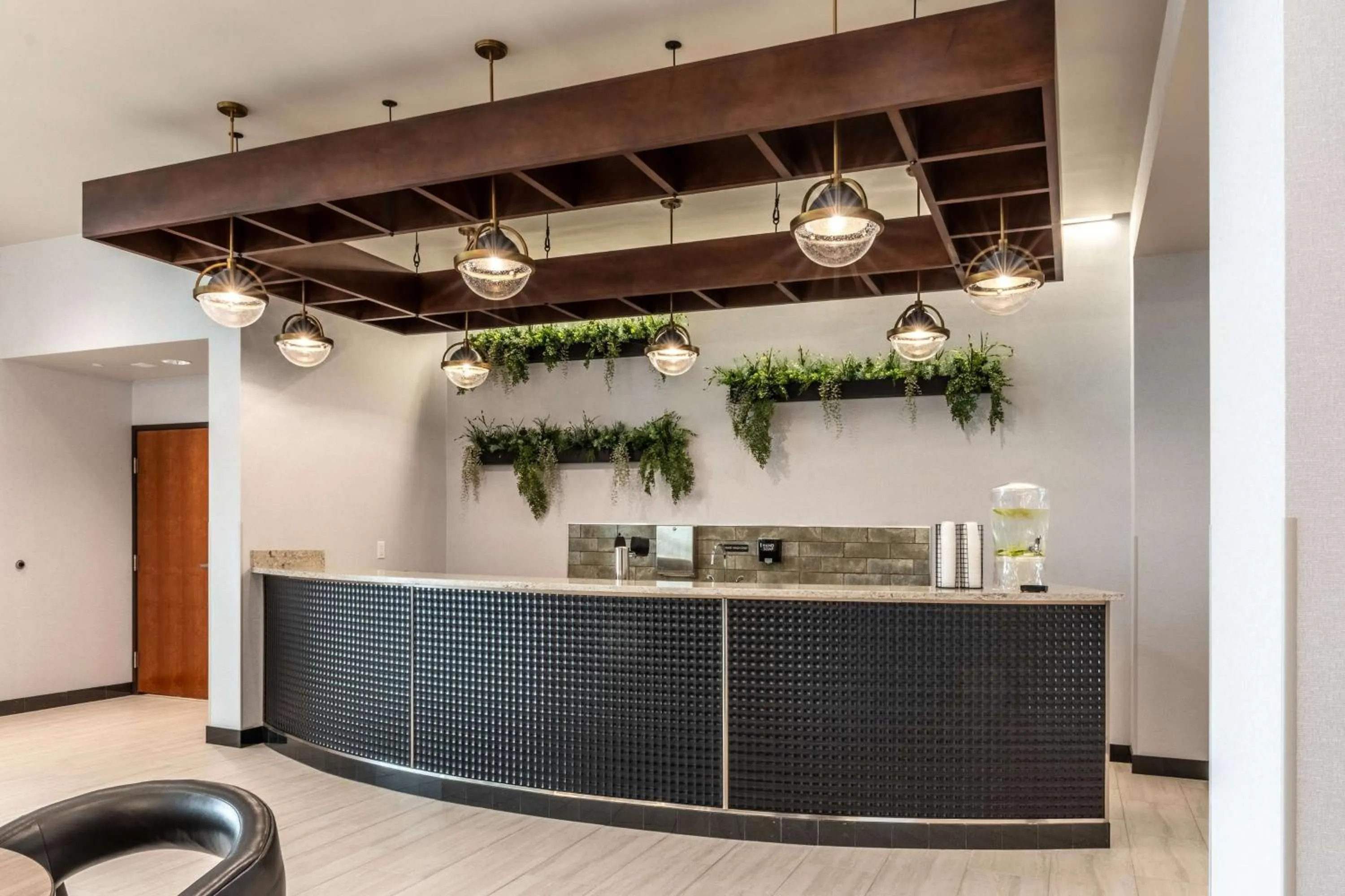 Lounge or bar in Drury Plaza Hotel College Station